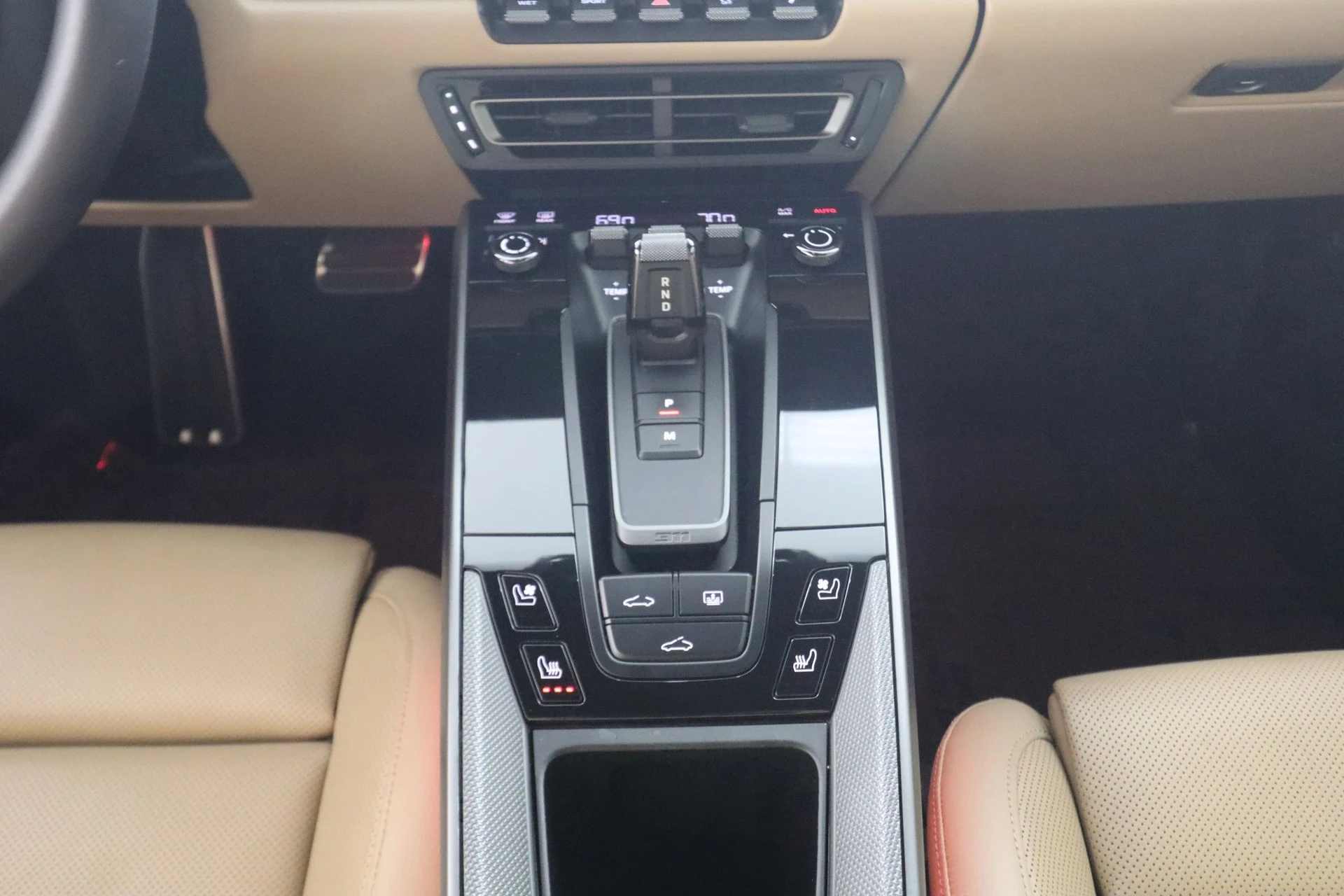 mph019_80670371_b7c34a2b44757db0f18c19f2d44cc5d1x_f0fc3020cb