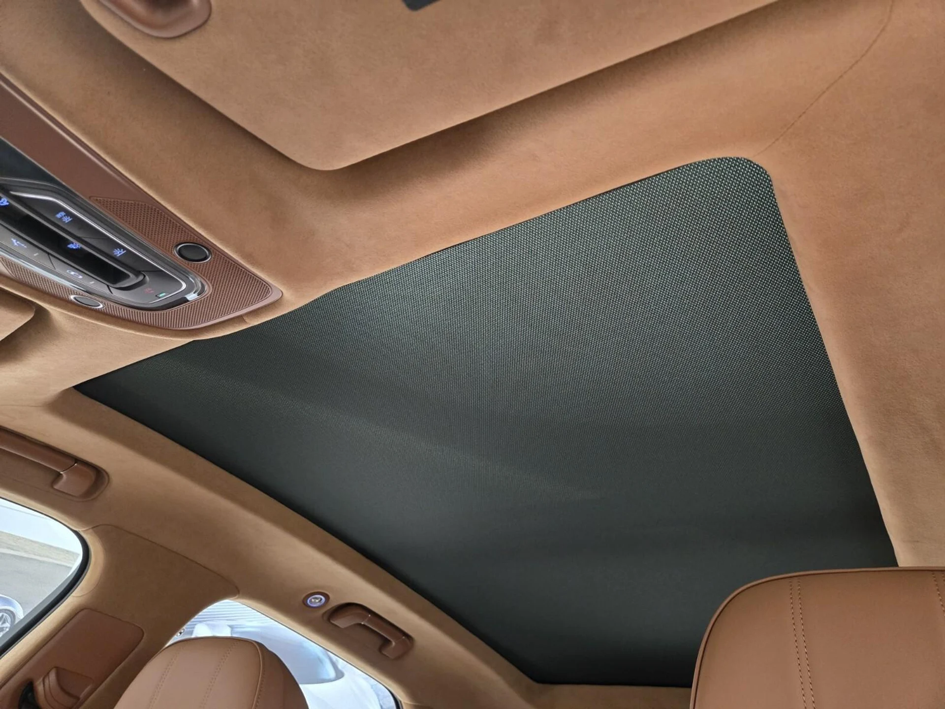 mph019_816543296_Used_2024_Bentley_Bentayga_V8_1743763205_ef5ccf1da7