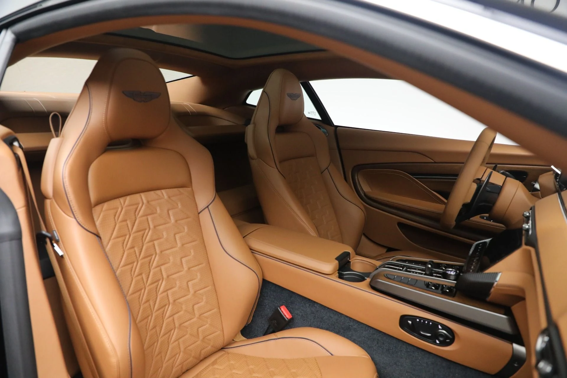 mph019_838799670_New_2026_Aston_Martin_Vanquish_822b96ca70