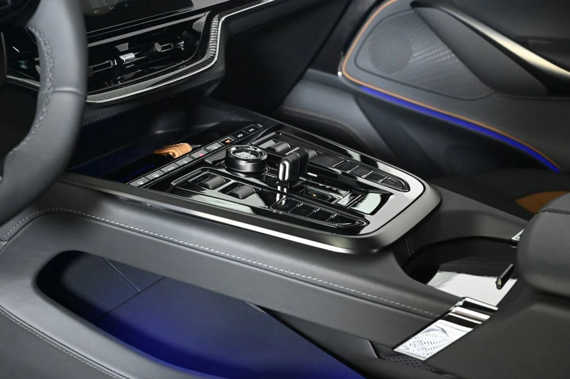 mph019_846077226_new_2026_aston_martin_dbx_sawd_11350_23029728_20_1024_73a238a496