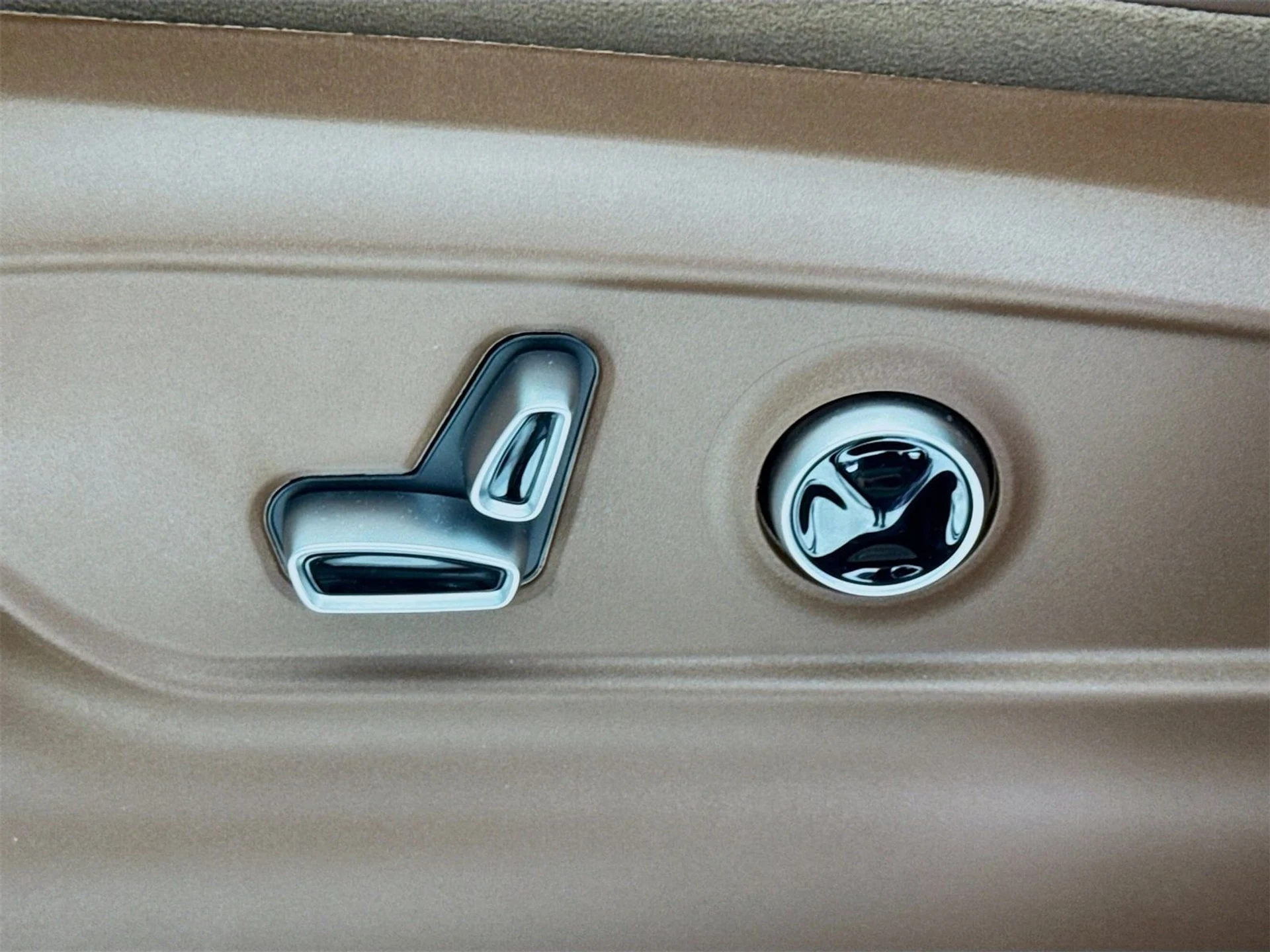 mph019_850098023_fae3426af6c72f8781b6a79ce606c084x_26fa76e8d2