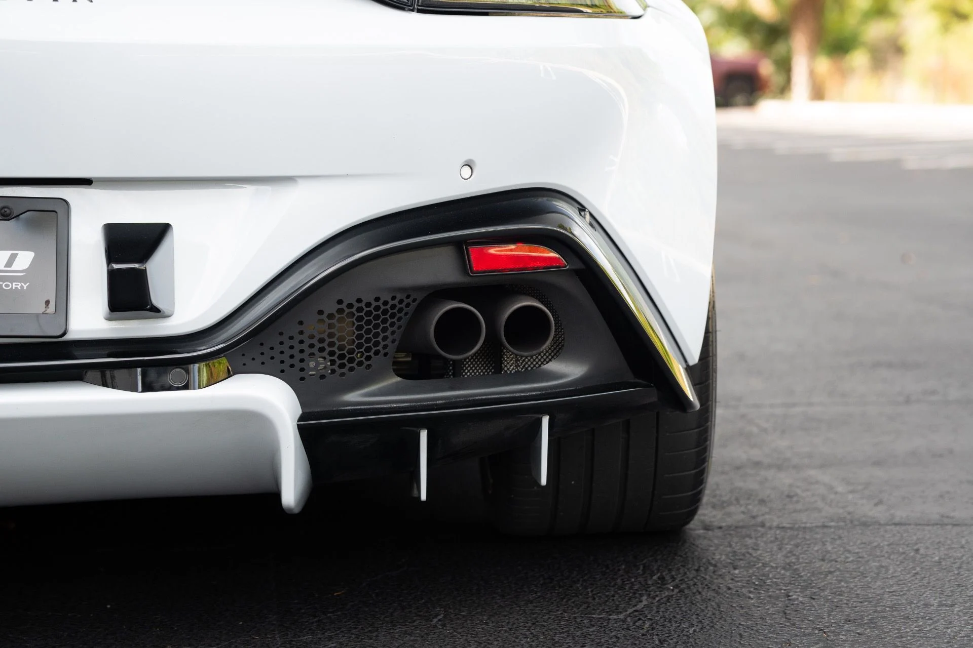 mph019_854711520_Used_2023_Aston_Martin_Vantage_V8_1773336980_b2384fb027