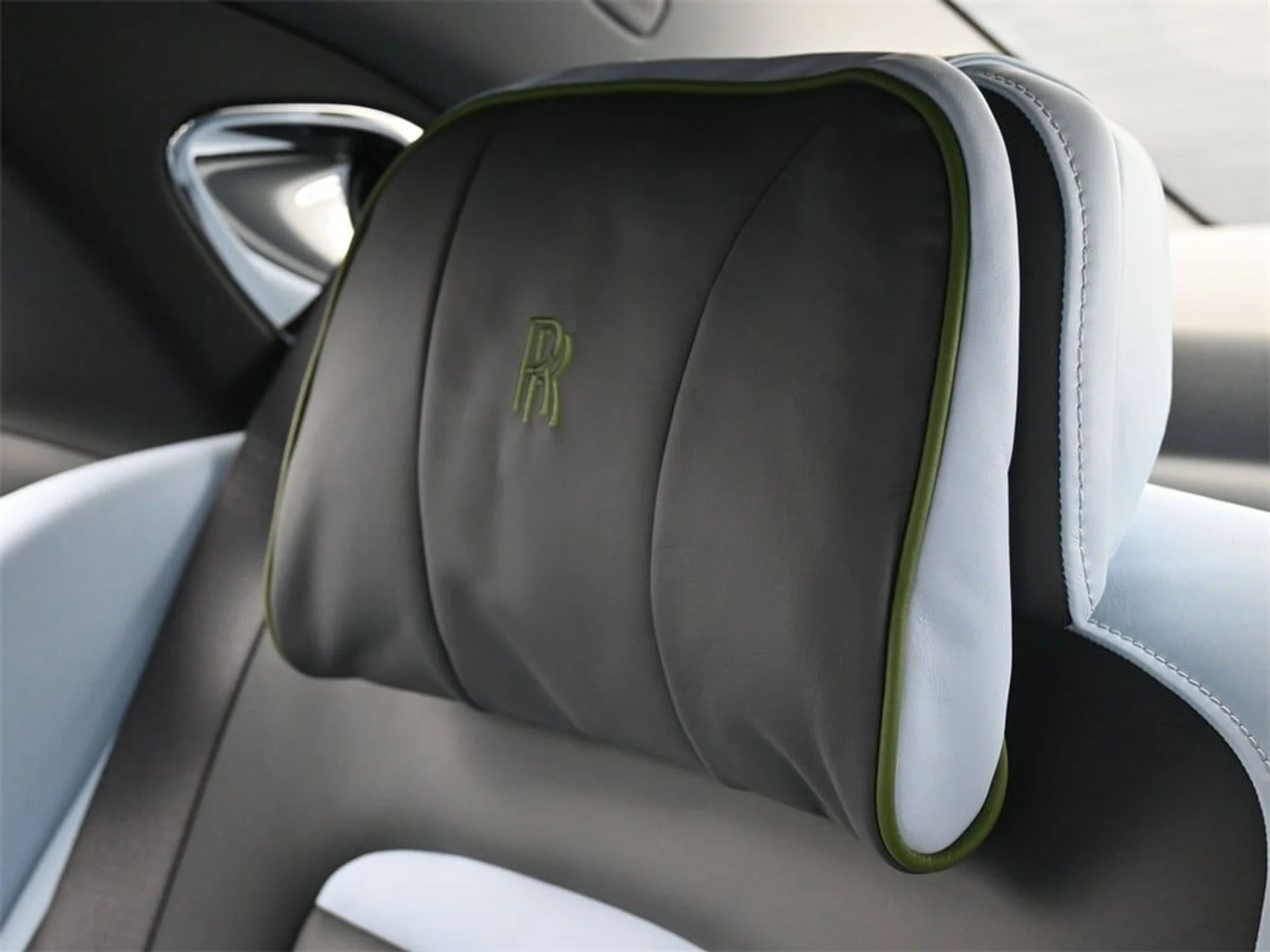 mph019_860149215_5547903e31f9933f9171ee5a279875c1x_96e228170c