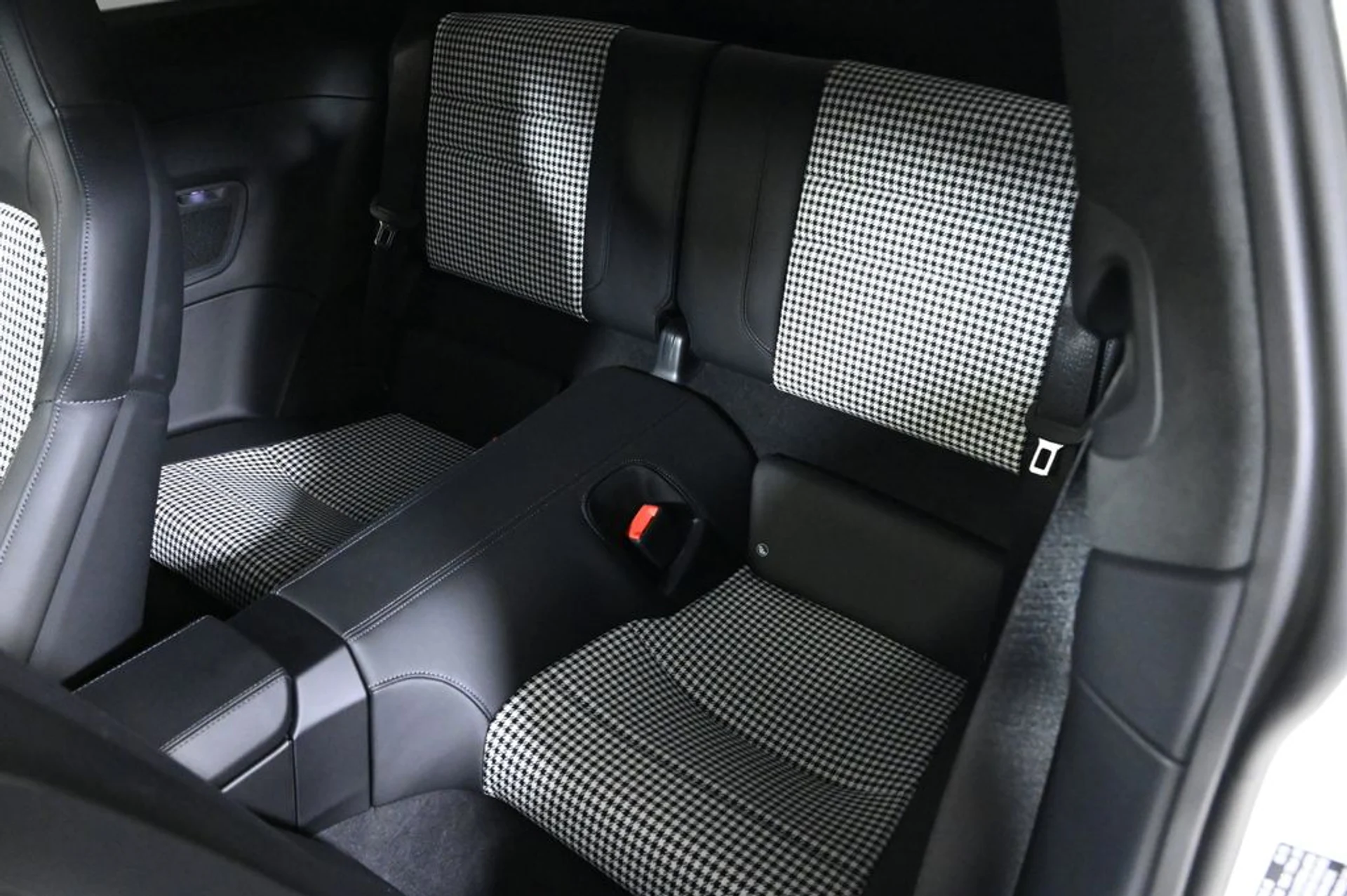 mph019_870077994_719fb6bfc462875d9a2f9a10a20f5766x_cd4b31ee78