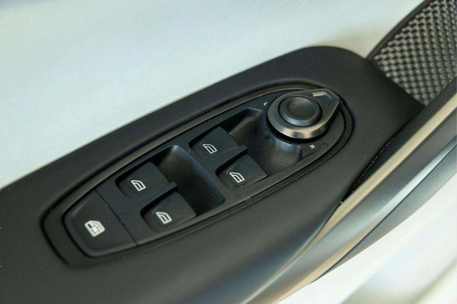 mph019_877607607_1a_Lyrq_Fupnn_B1a_OUY_4_Yod_GI_Vy_Ic_9345d6acde