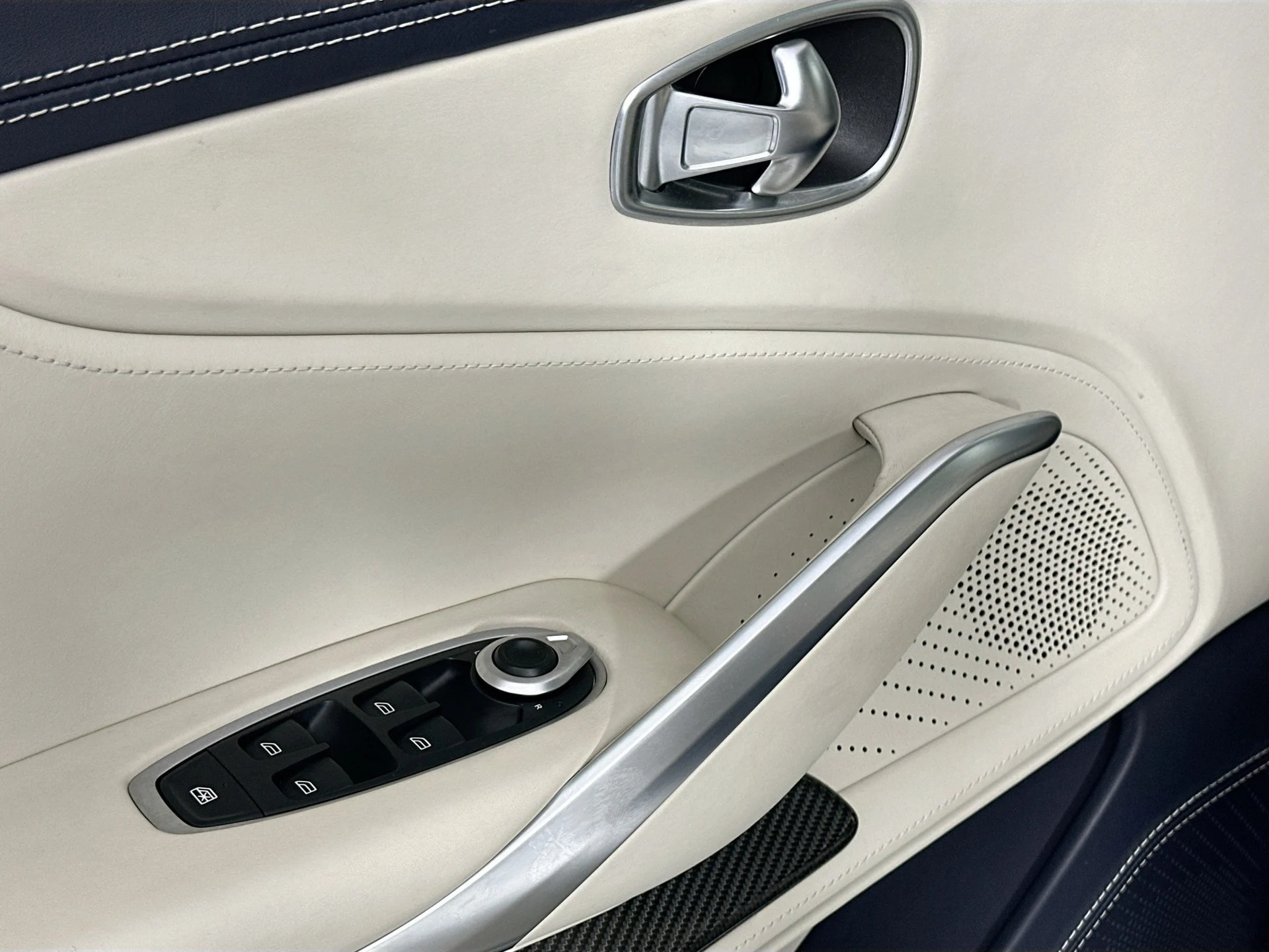 mph019_882636456_20_112f95c3ca