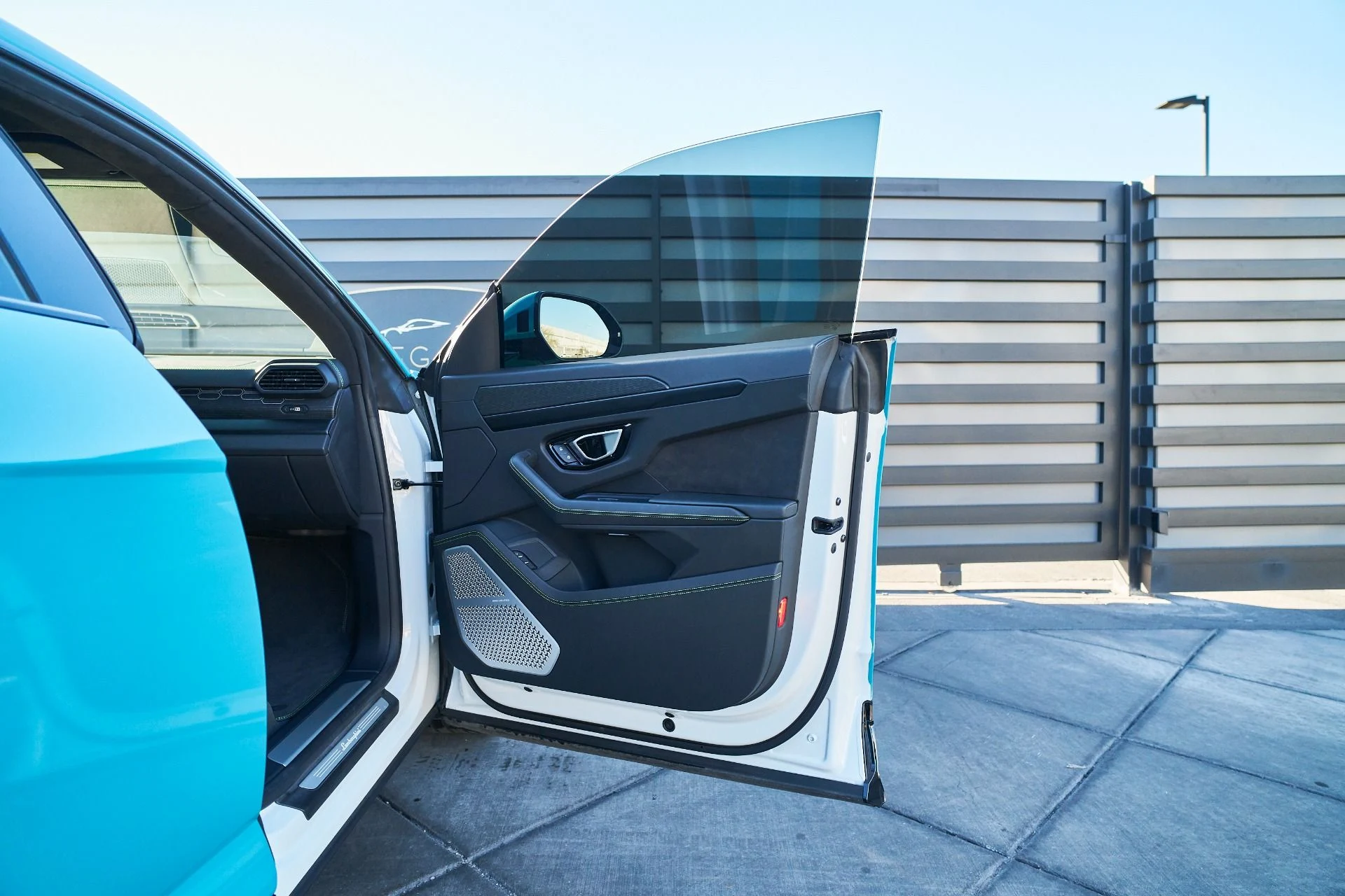 mph019_896222394_Used_2021_Lamborghini_Urus_1765854457_c6700ae8ba