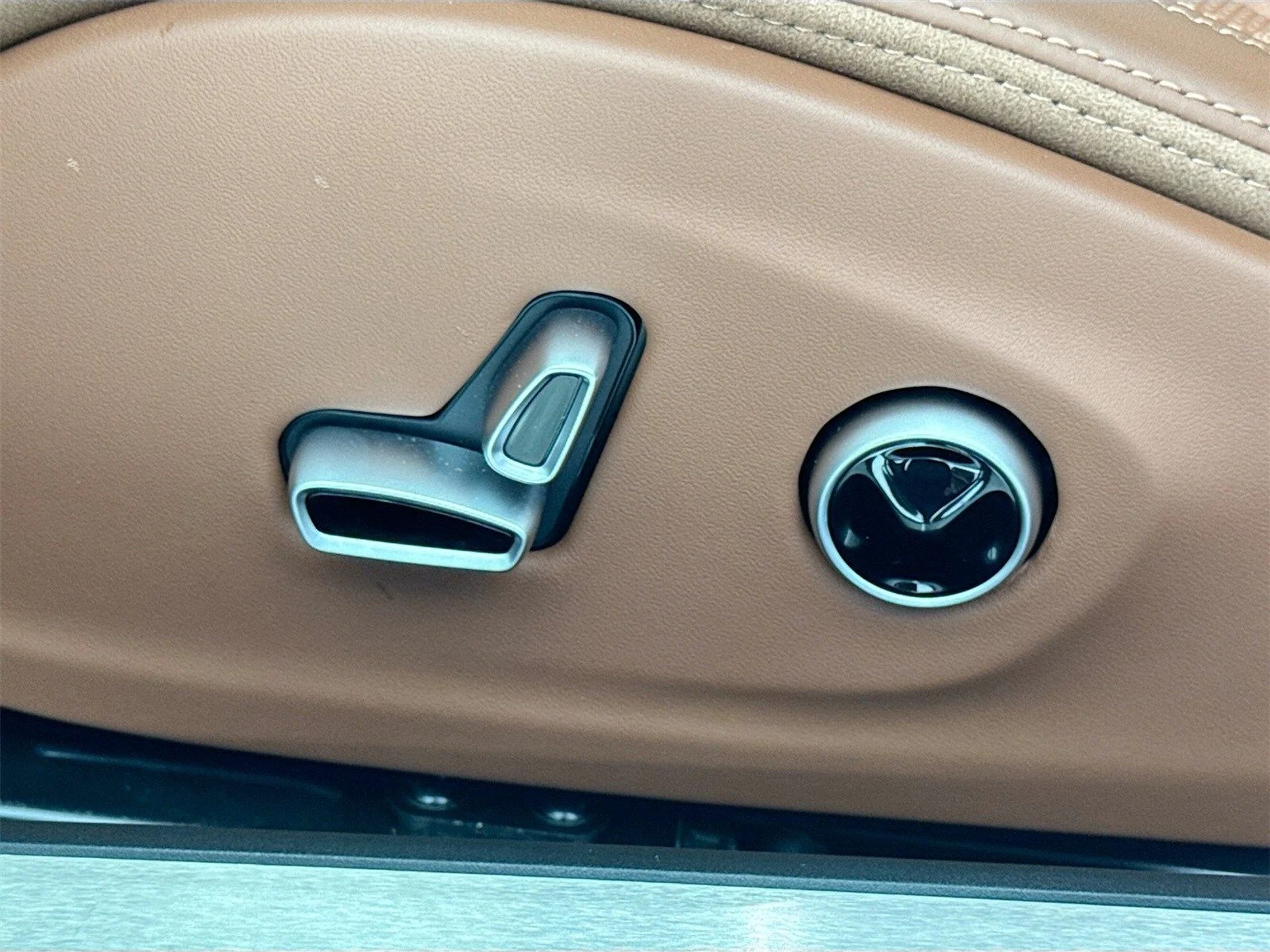 mph019_896892370_76682aa0c2fb1559bee3dc8a706f835bx_b2994356b6