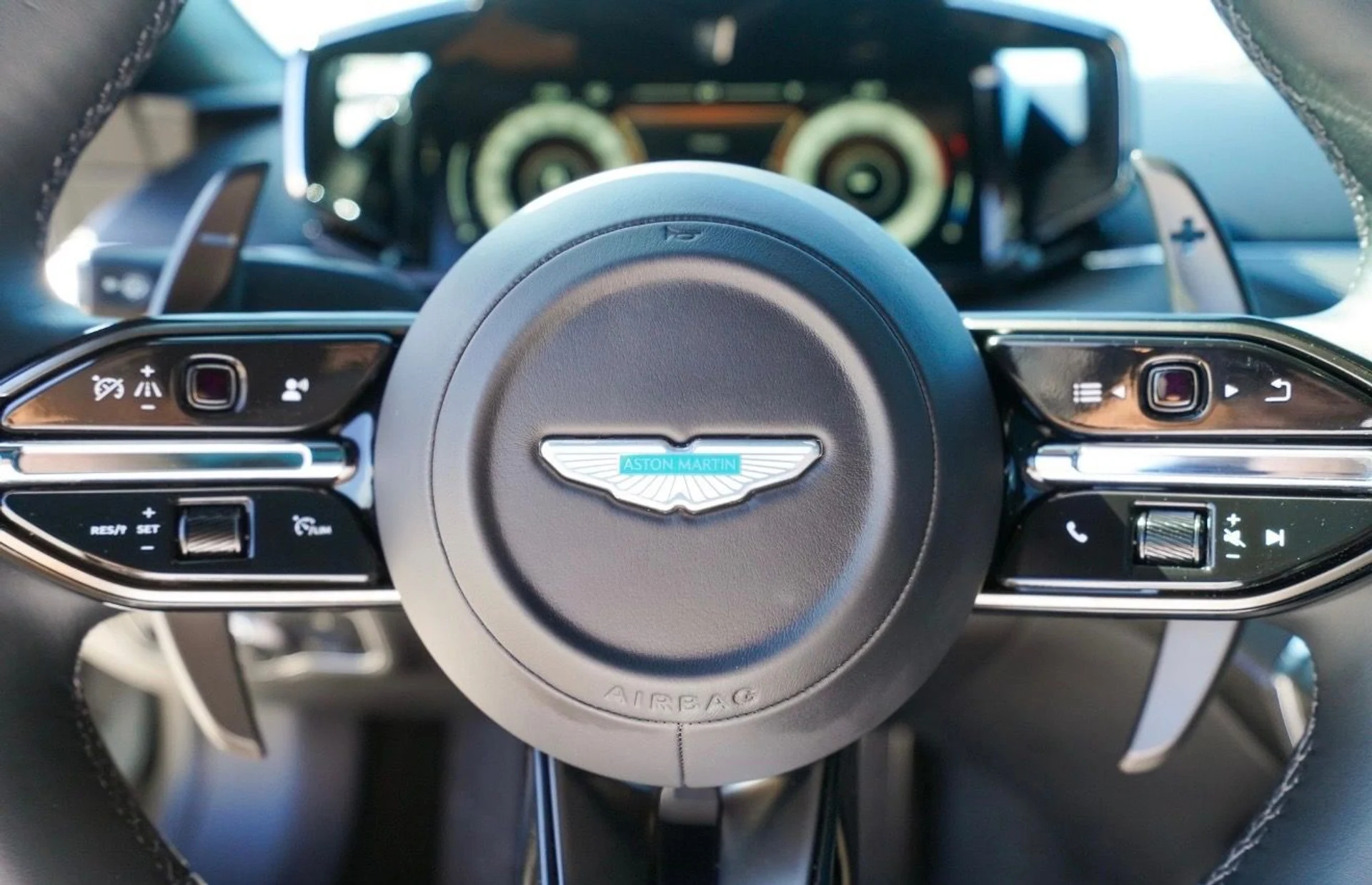 mph019_90312720_Used_2025_Aston_Martin_Vanquish_1792440191_185f74699e