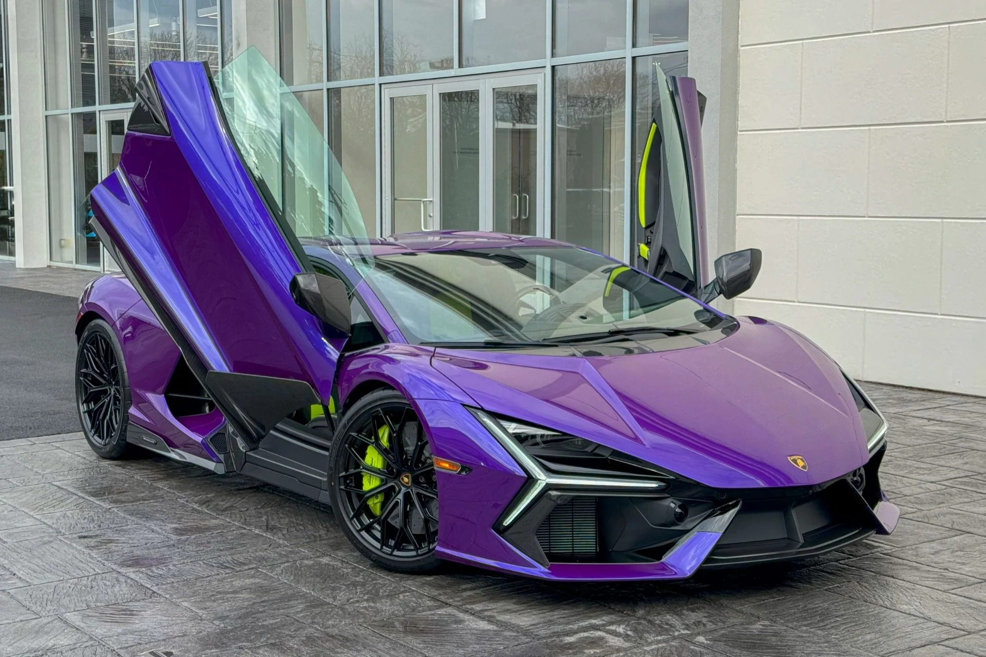 mph019_918883175_Used_2024_Lamborghini_Revuelto_1741338657_7c121d7603