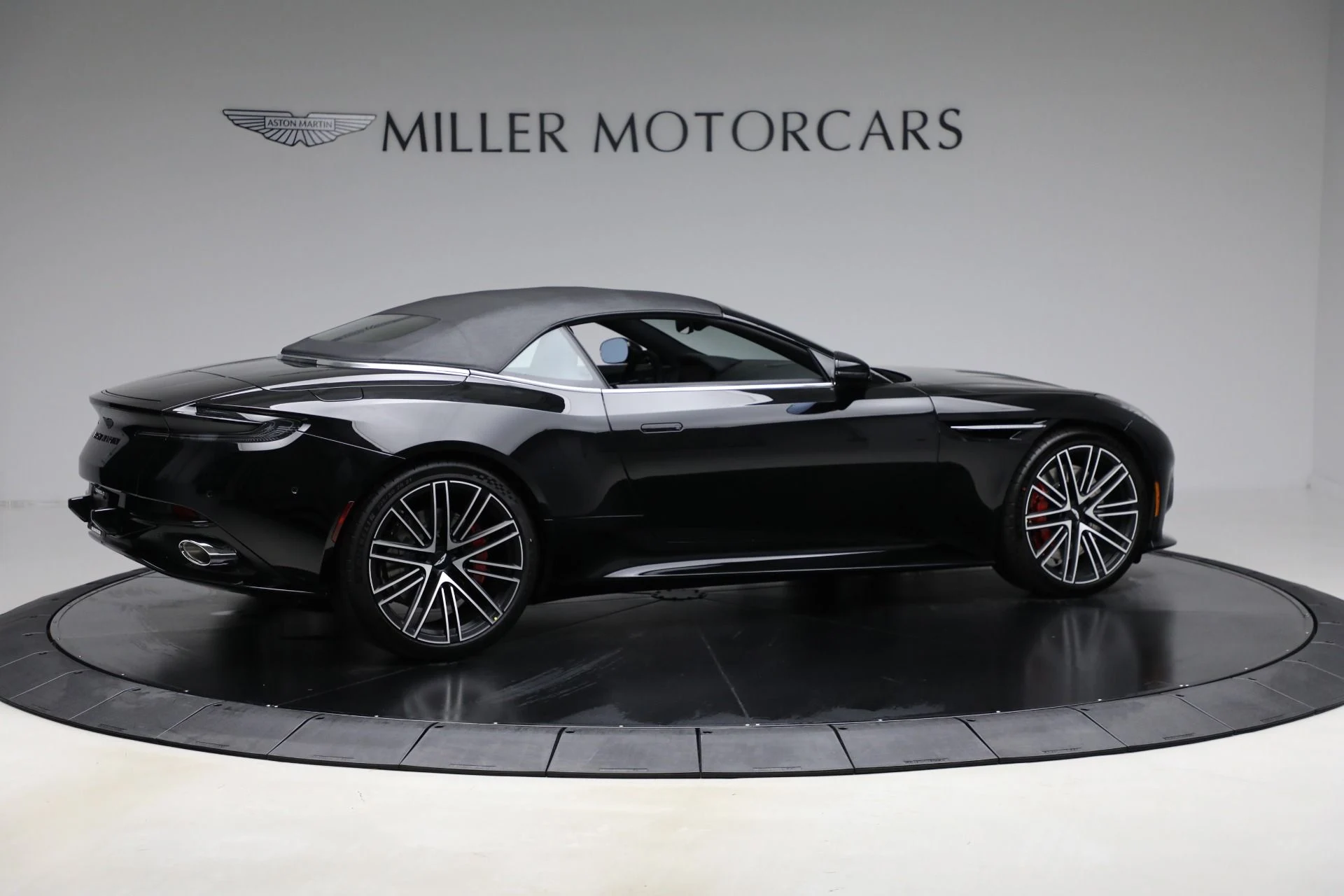 mph019_919913957_New_2025_Aston_Martin_DB_12_Volante_8cfb39aeef