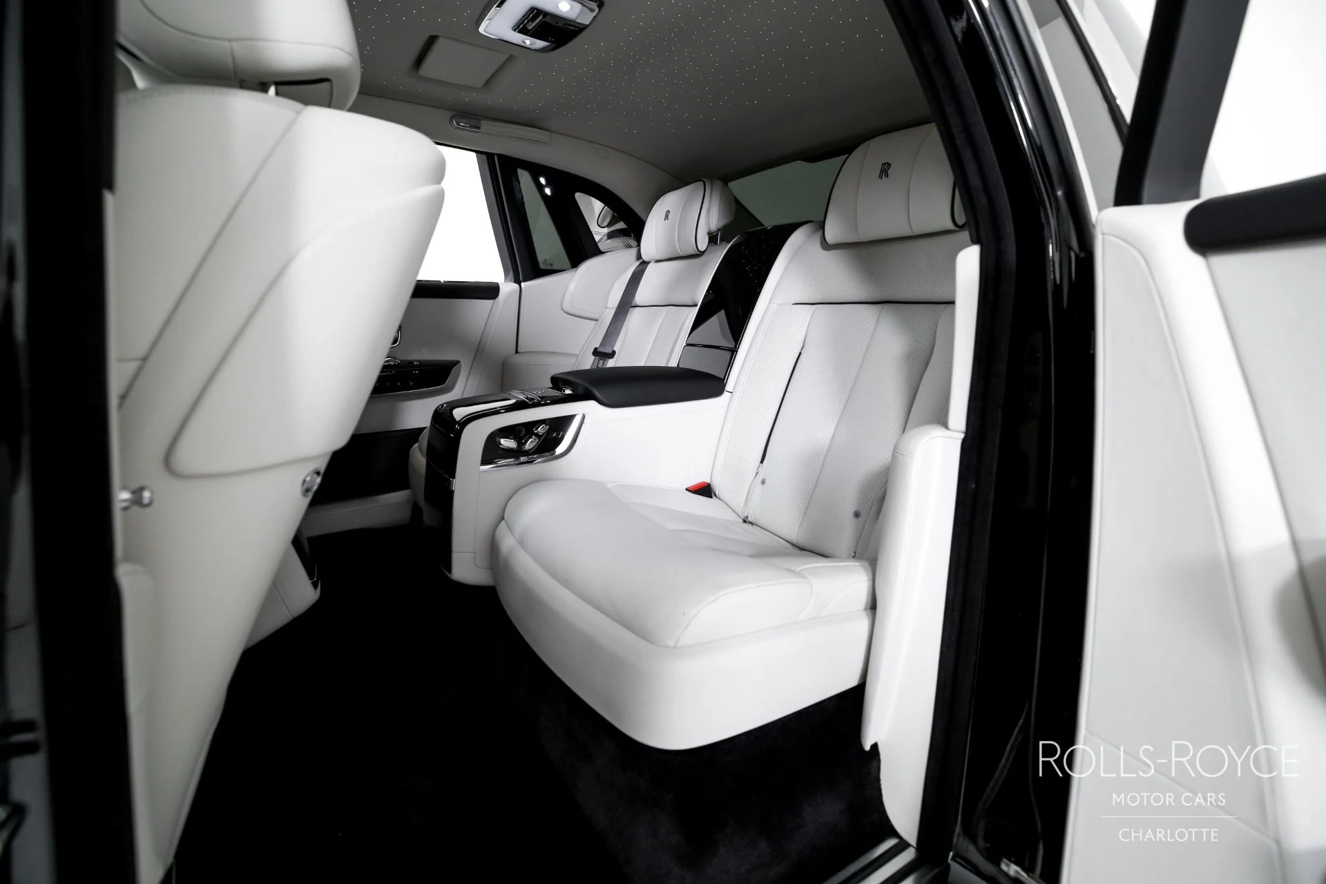 mph019_922060592_Used_2025_Rolls_Royce_Phantom_1767376203_4ffd982c06