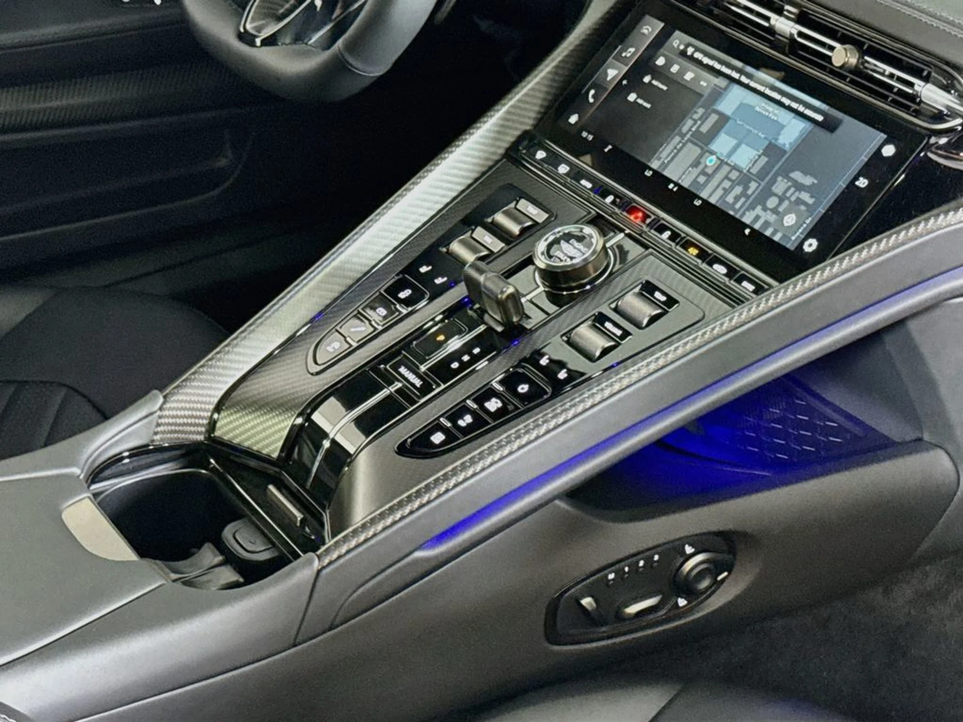 mph019_930405097_new_2026_aston_martin_db12_scoupe_11350_23060262_20_1024_0a53ce2fde
