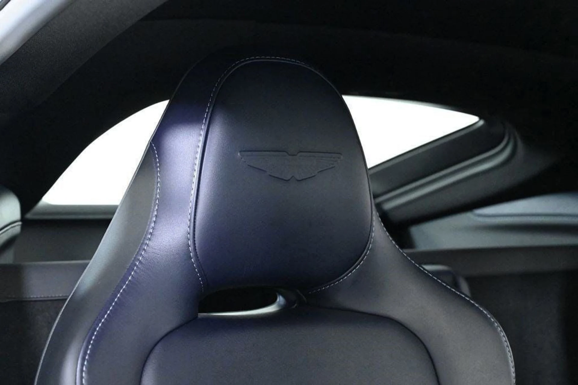 mph019_935153865_new_2025_aston_martin_vantage_coupe_11350_22854663_19_1024_9c61dfd56f