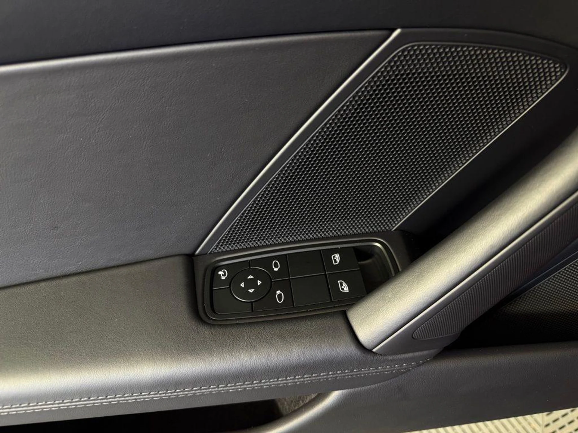 mph019_937849635_s_LD_3md_Mebg_D_Odww_CU_9yw053_YDFE_d8bdd18d1b