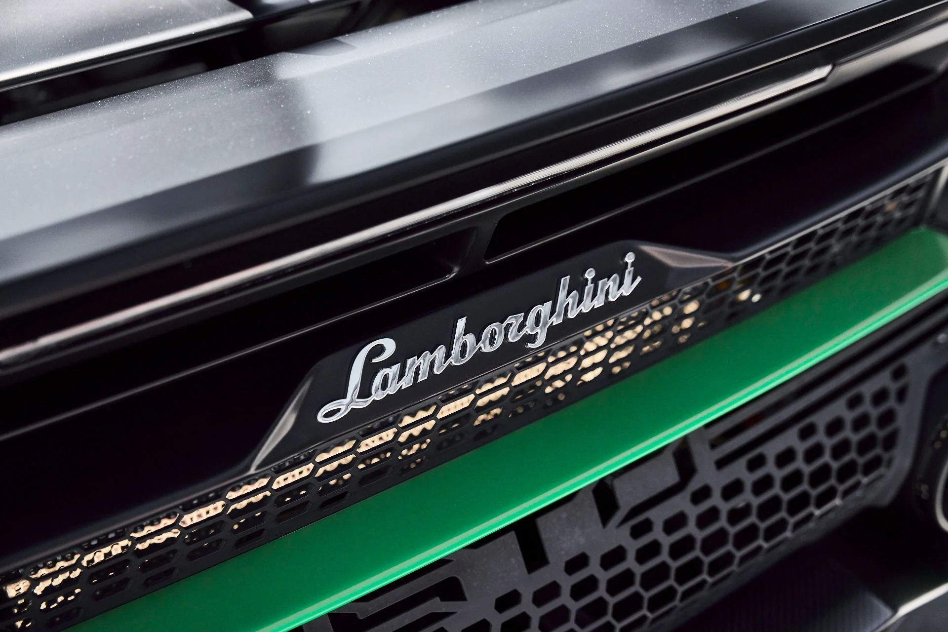 mph019_944118842_Used_2022_Lamborghini_Huracan_STO_Base_1774488352_8eb74c0548