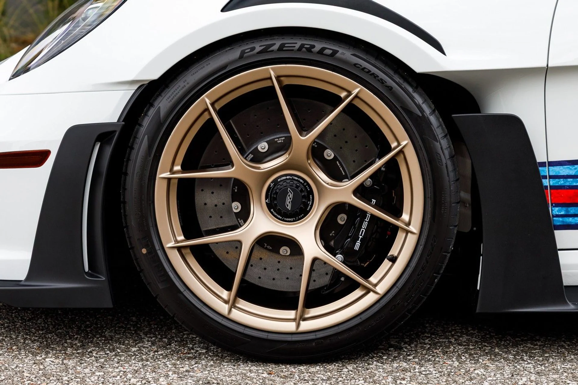 mph019_946547379_645_p21_l_938779f880