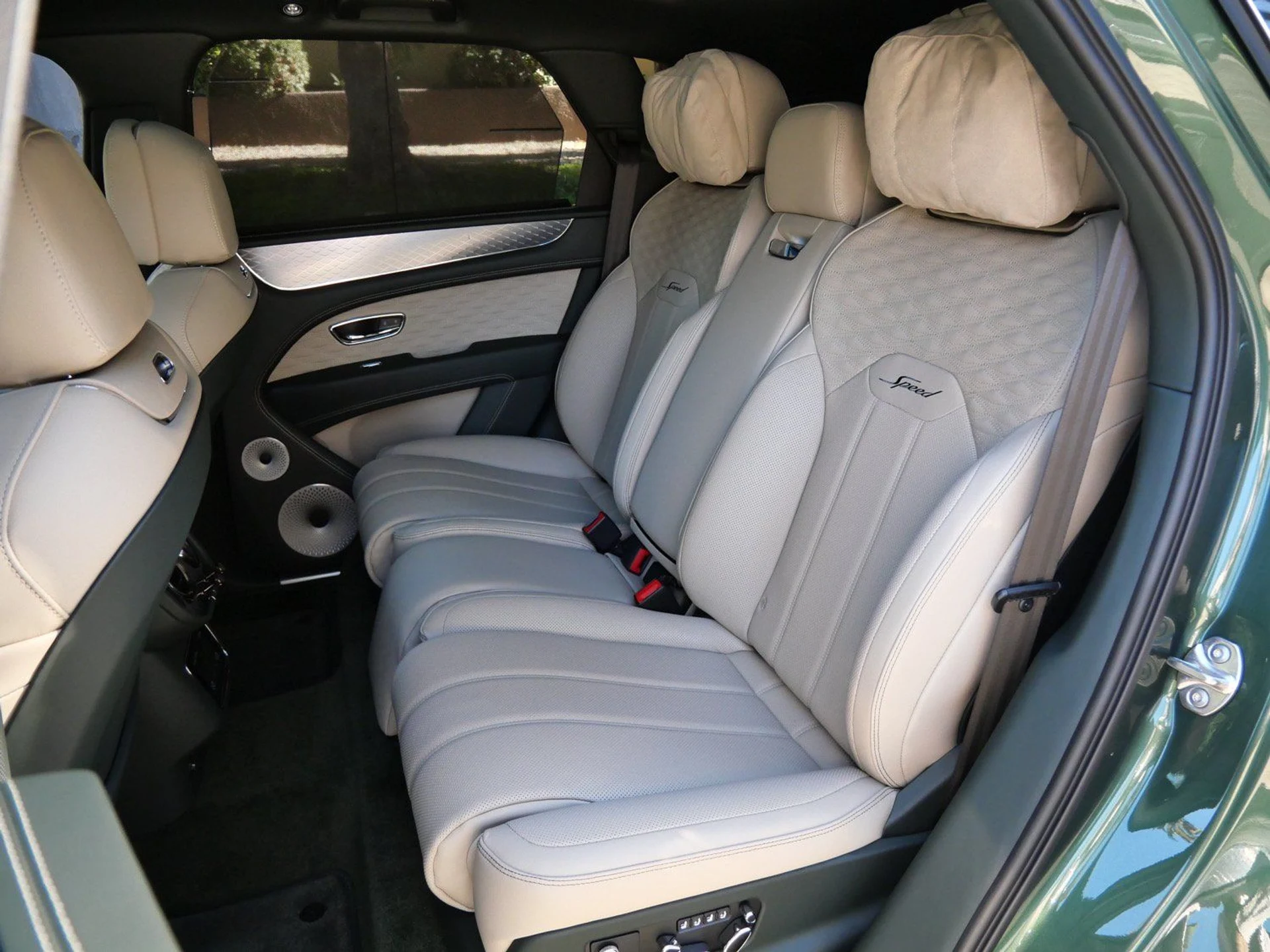 mph019_950758789_86a616ade12fcc61fe1189d459d5fb50x_f4121b776f