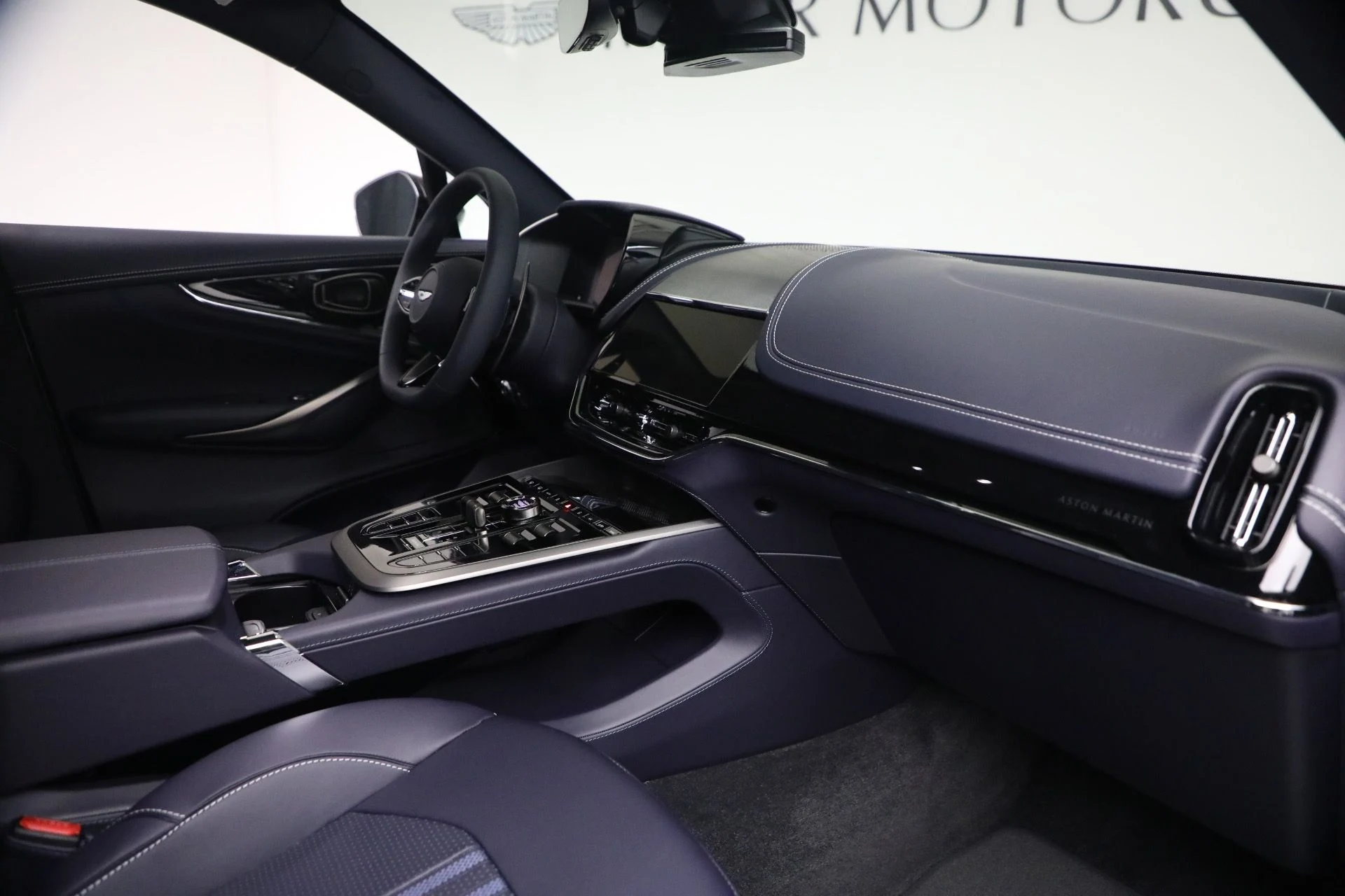 mph019_951645847_New_2026_Aston_Martin_DBX_707_1767992936_68d1e1015e