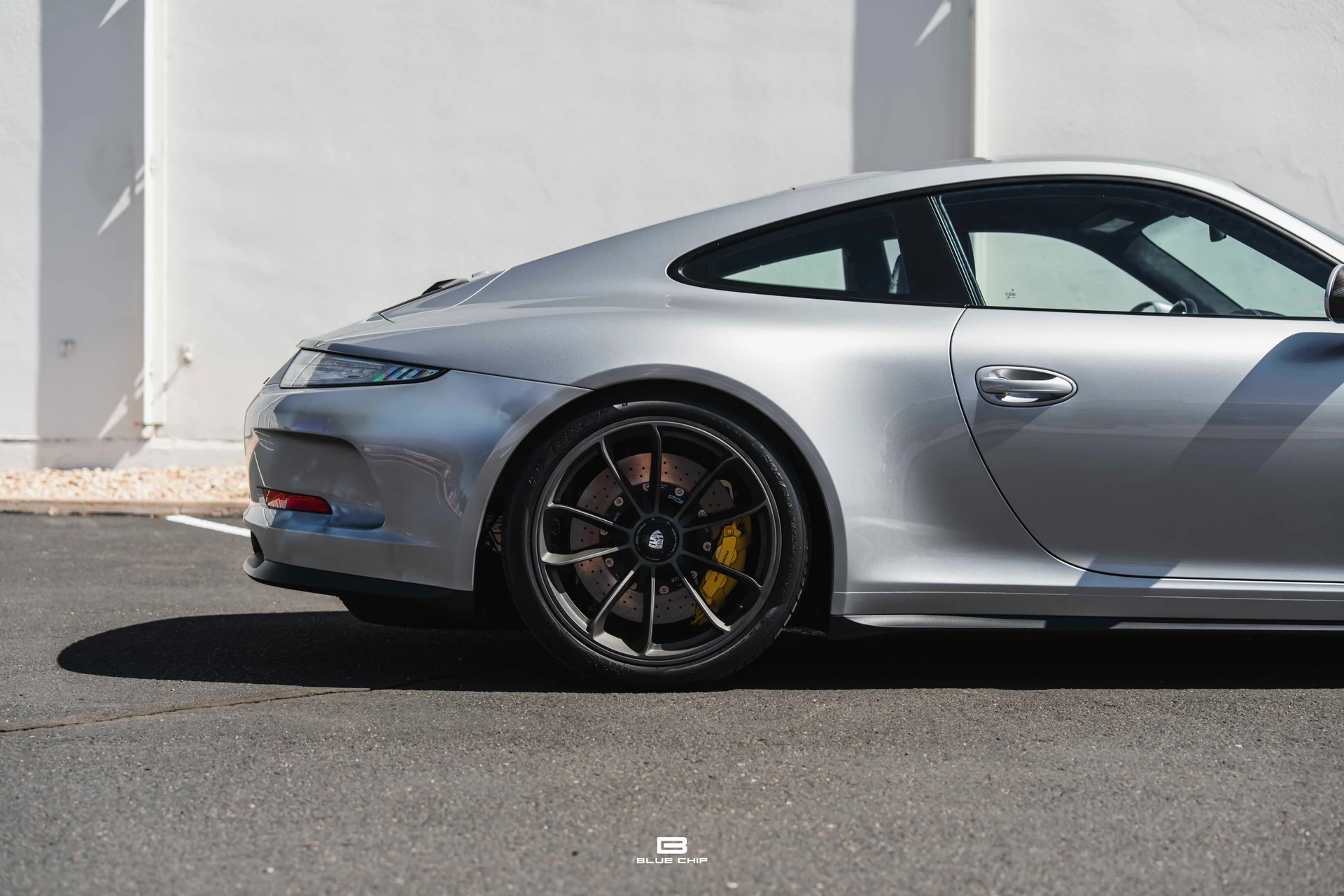 mph019_954141295_6a2c87e0e9f94b81f3d627d9_2016_Porsche_911_R_20_26a8db5d86
