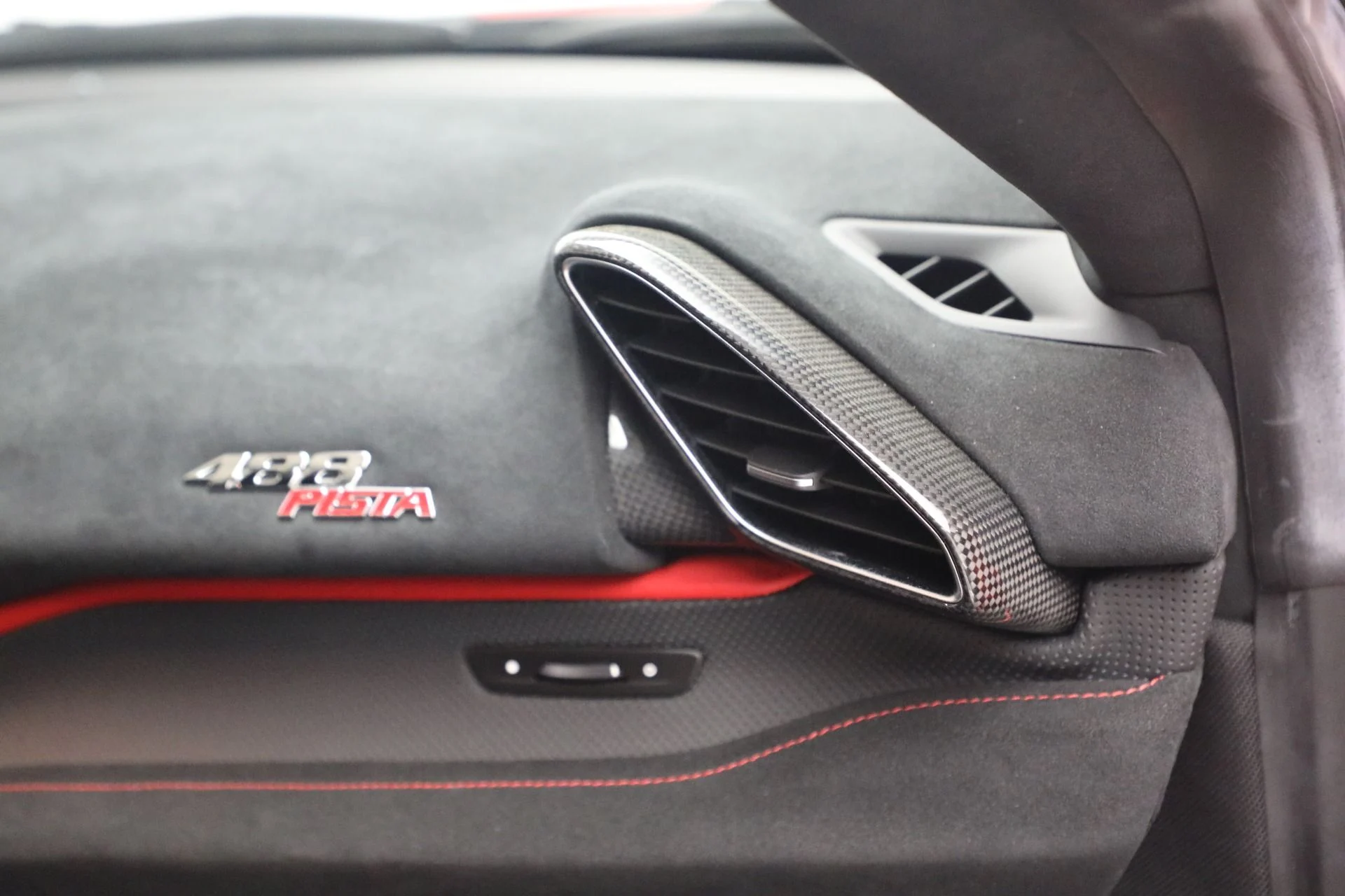 mph019_955809952_Used_2019_Ferrari_488_Pista_1777044091_e7dac63f2f