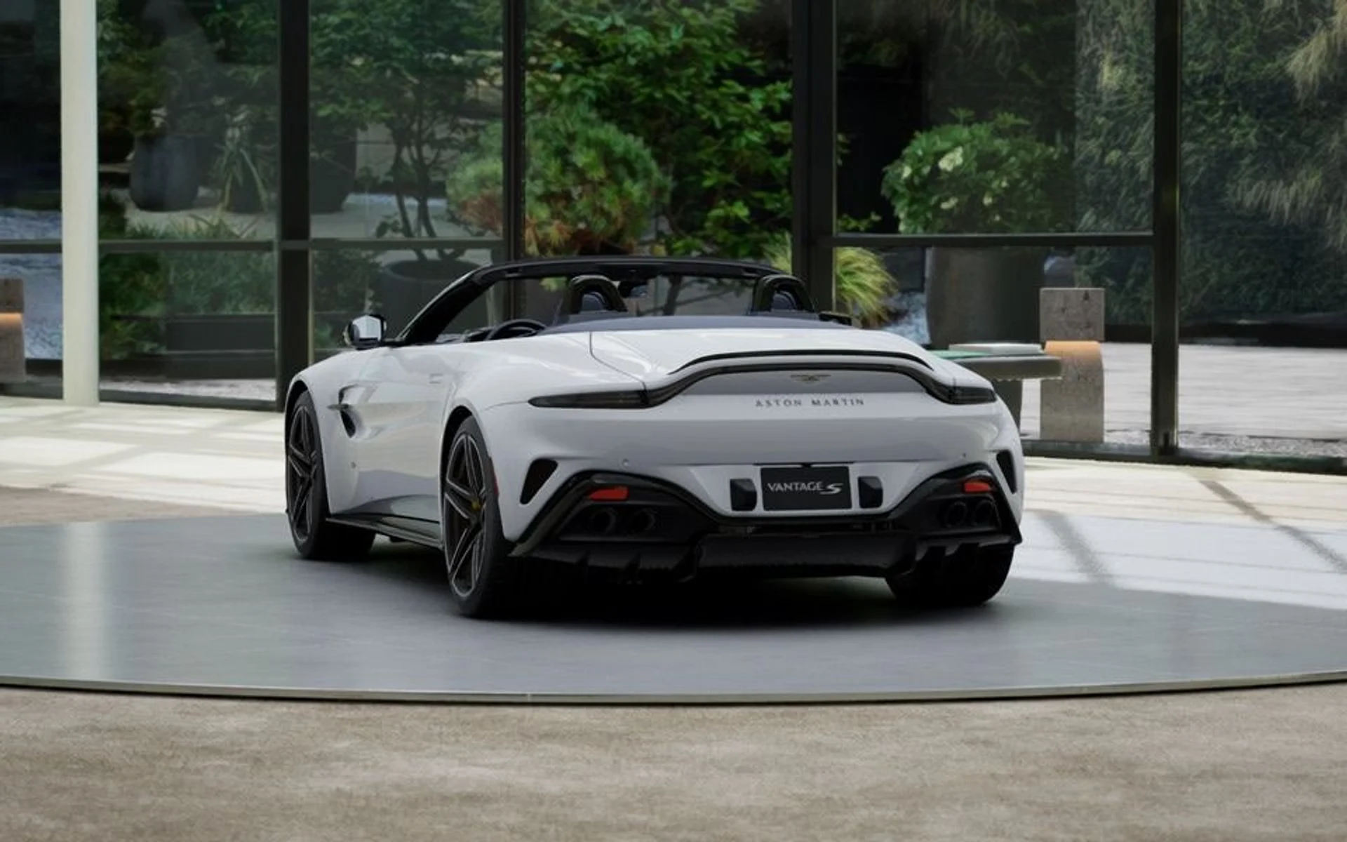 mph019_959555213_New_2027_Aston_Martin_Vantage_S_Roadster_In_Transit_41c4f27521