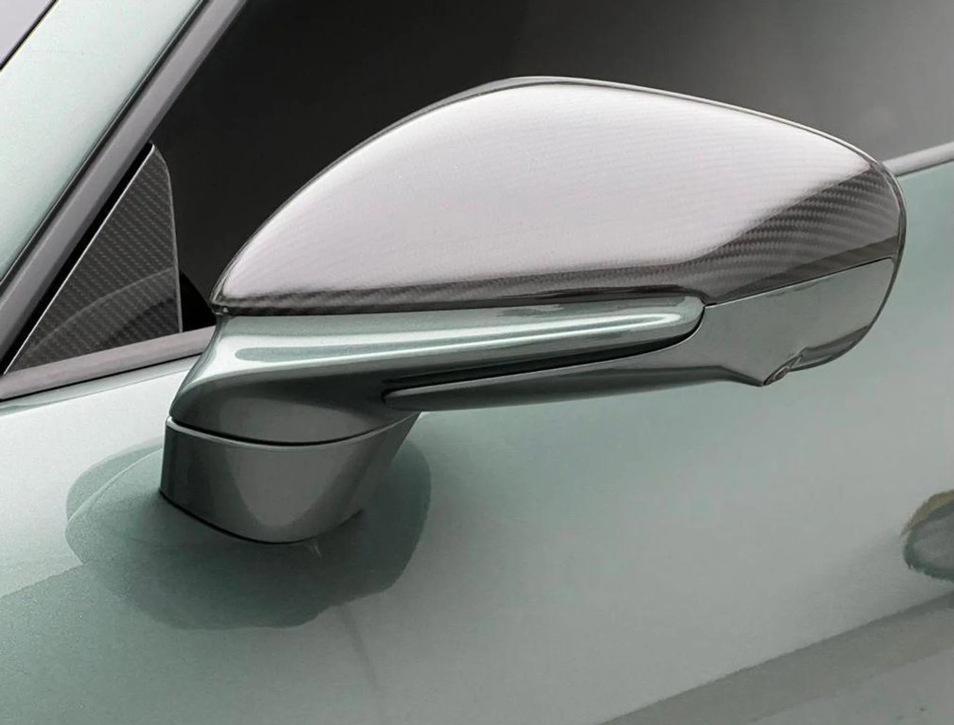 mph019_973608436_hx_Dqe_I4_U4y_Jfcn6n76_GAKM_8_AUZI_973682d36e