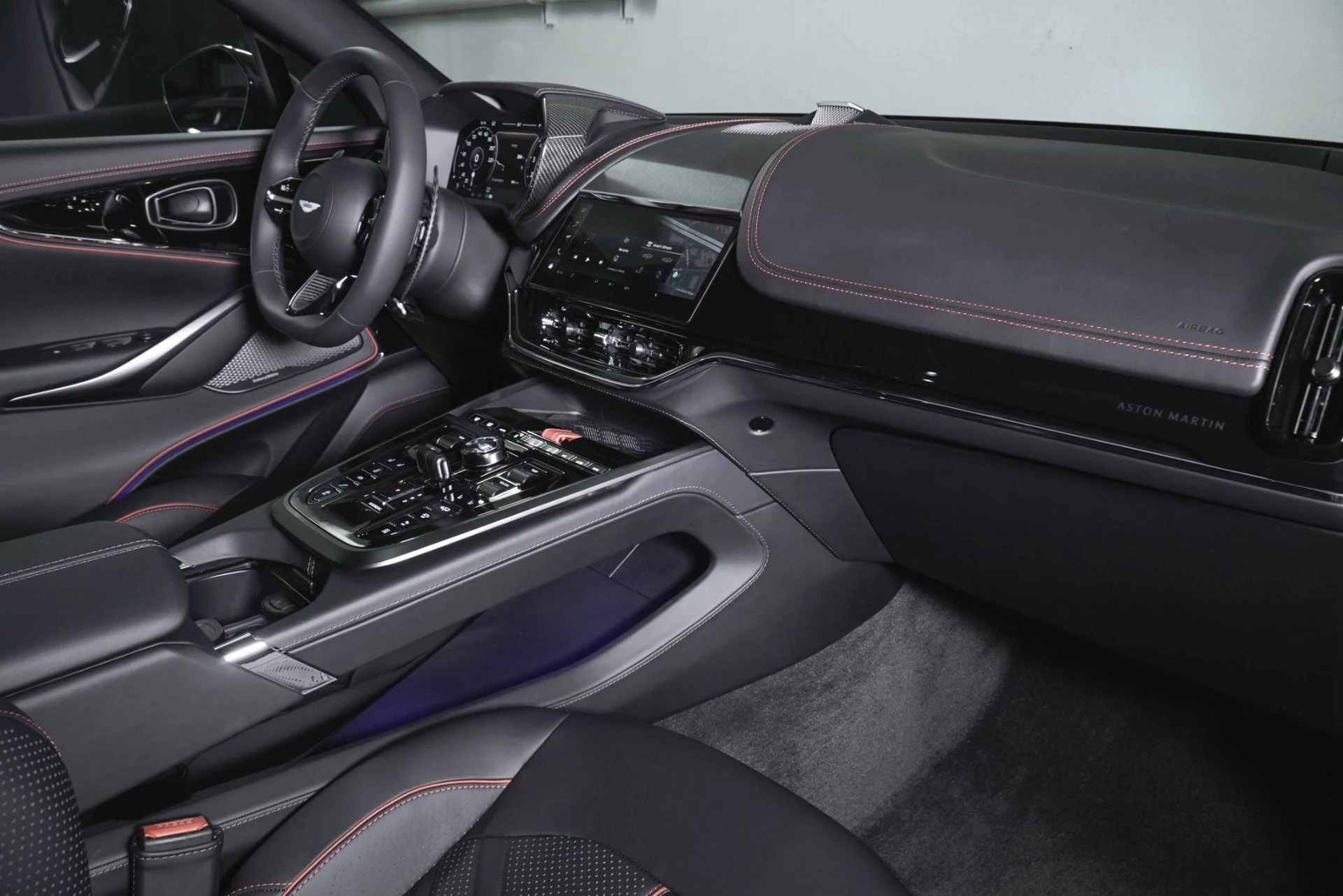mph019_976152931_New_2026_Aston_Martin_DBX_S_1781900282_641633815f
