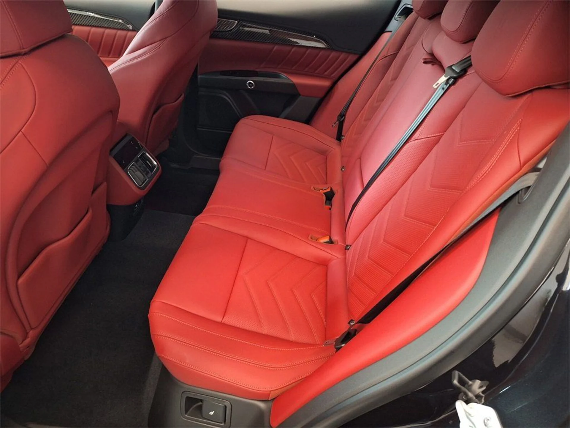 mph019_990602787_cbec44c3523f121acd5419b47becd004_6253a5f2b8