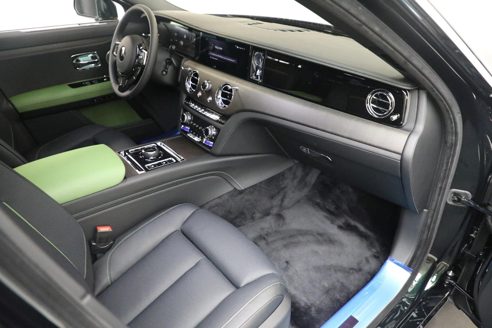 mph019_997423660_New_2026_Rolls_Royce_Ghost_7e43ecd233