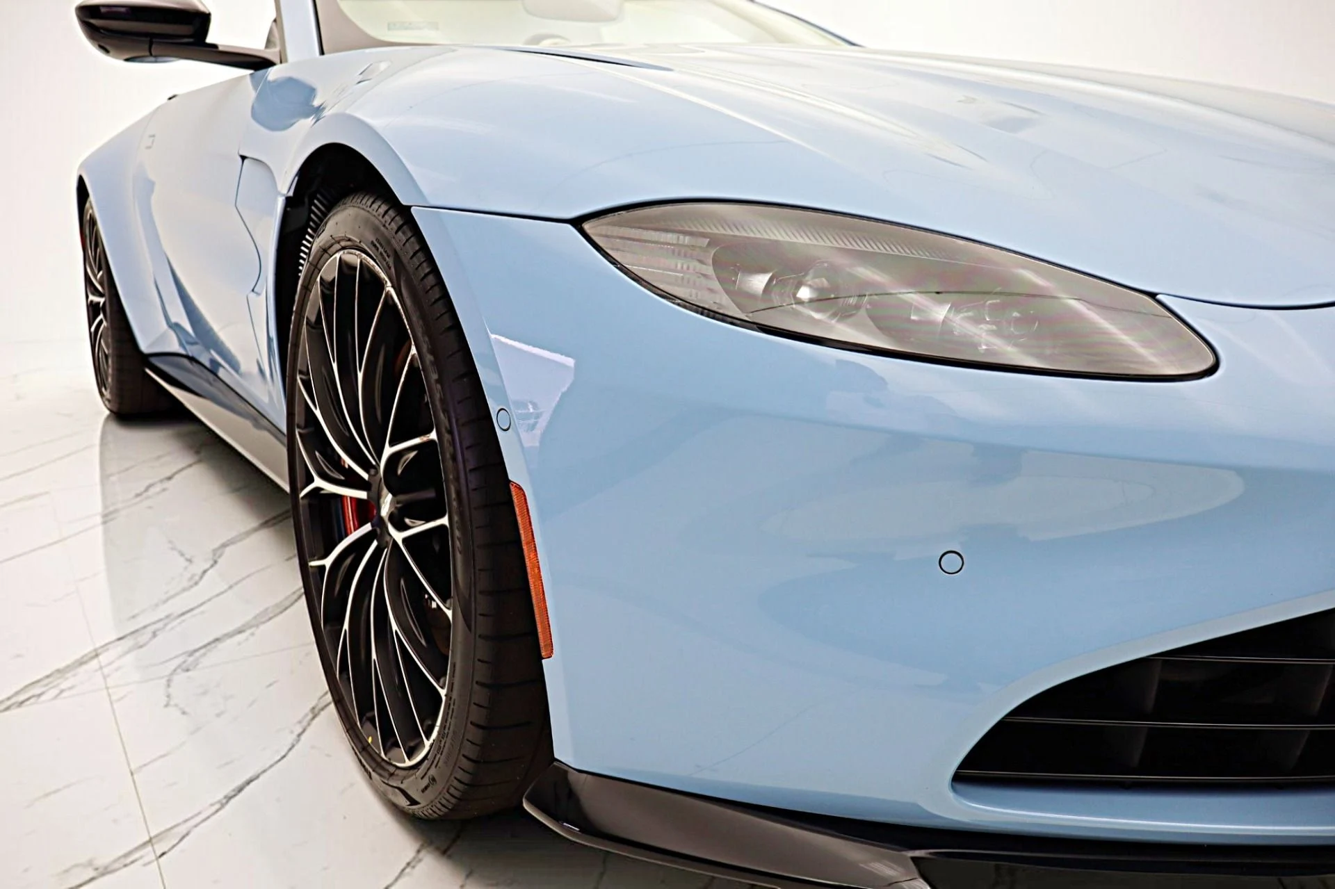 mph019_997941512_Used_2022_Aston_Martin_Vantage_Roadster_64e2724546