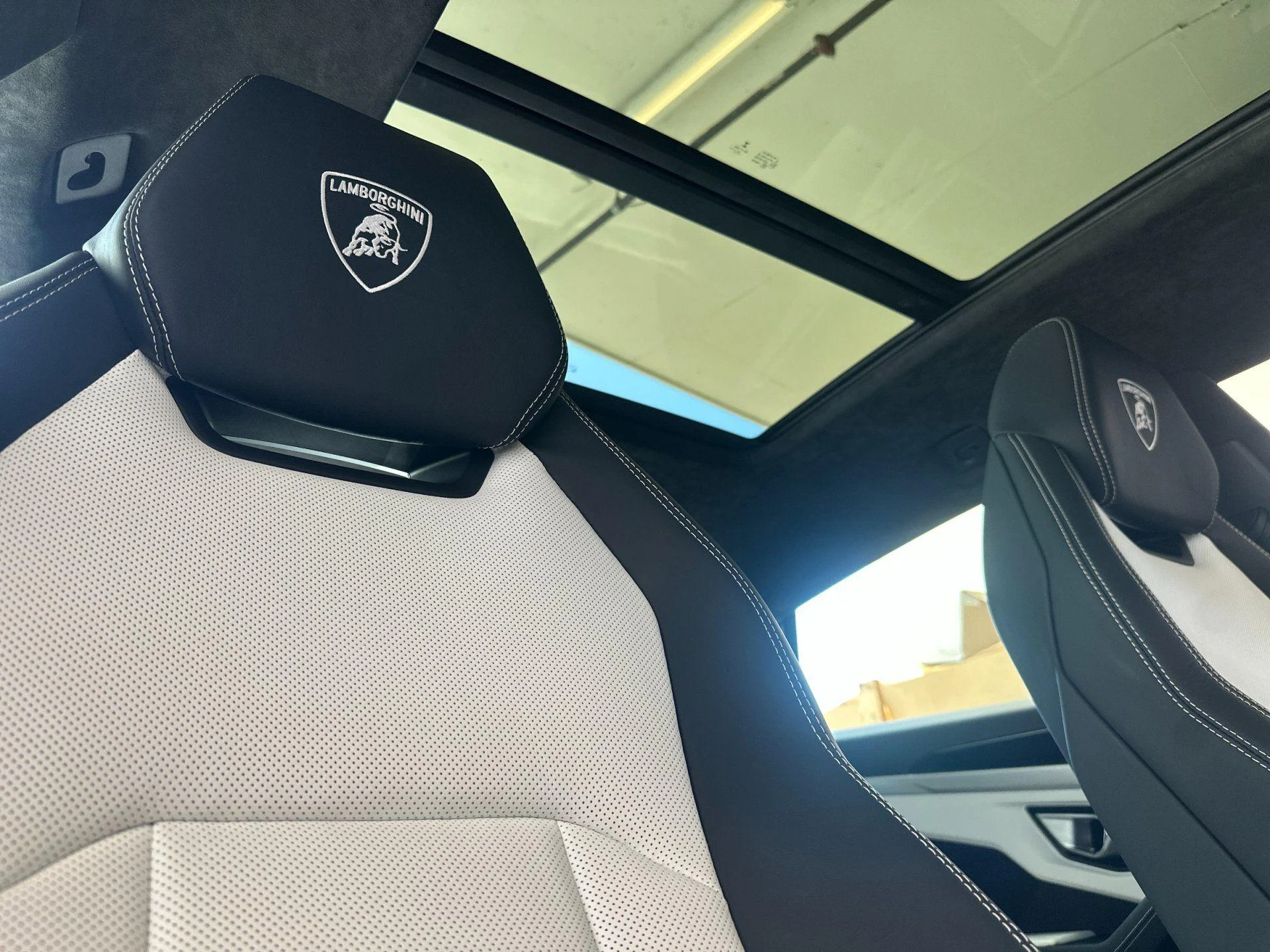 mph020_1002759985_Used_2020_Lamborghini_Urus_1775203729_04cf45bb82