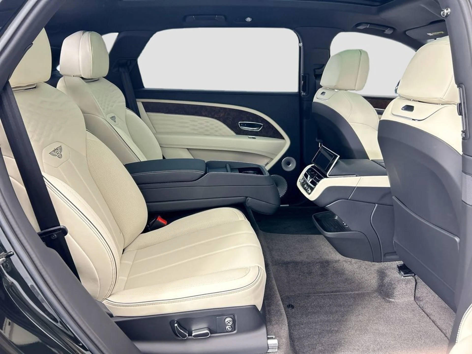 mph020_1006912861_used_2025_bentley_bentayga_ewb_v8awd_8119_22989350_21_1024_c3afc85d1e