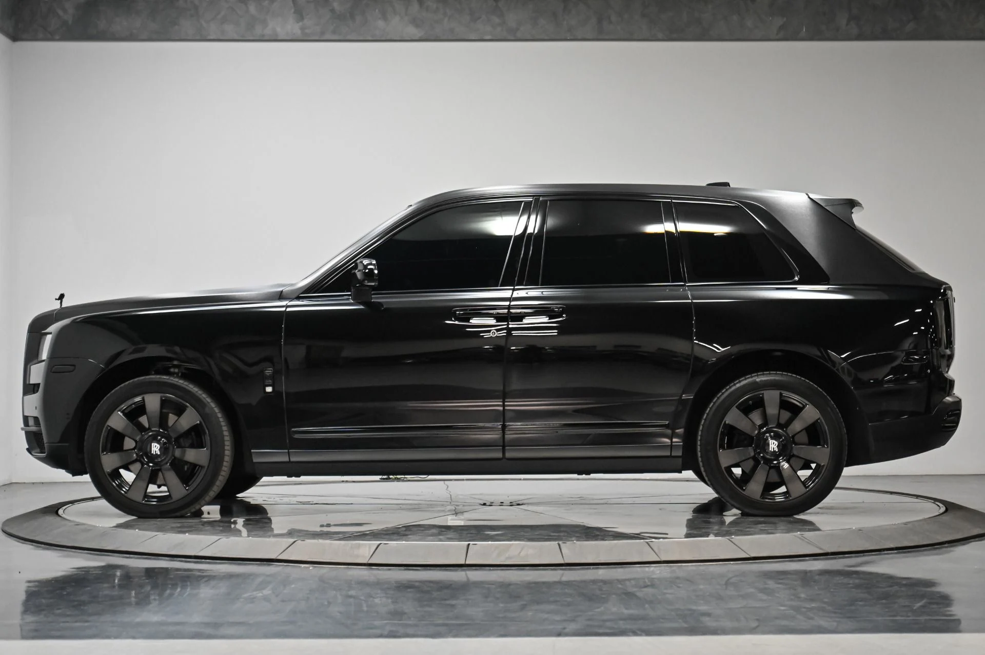 mph020_1007807353_Used_2019_Rolls_Royce_Cullinan_Base_1753916871_d8b2cb6419