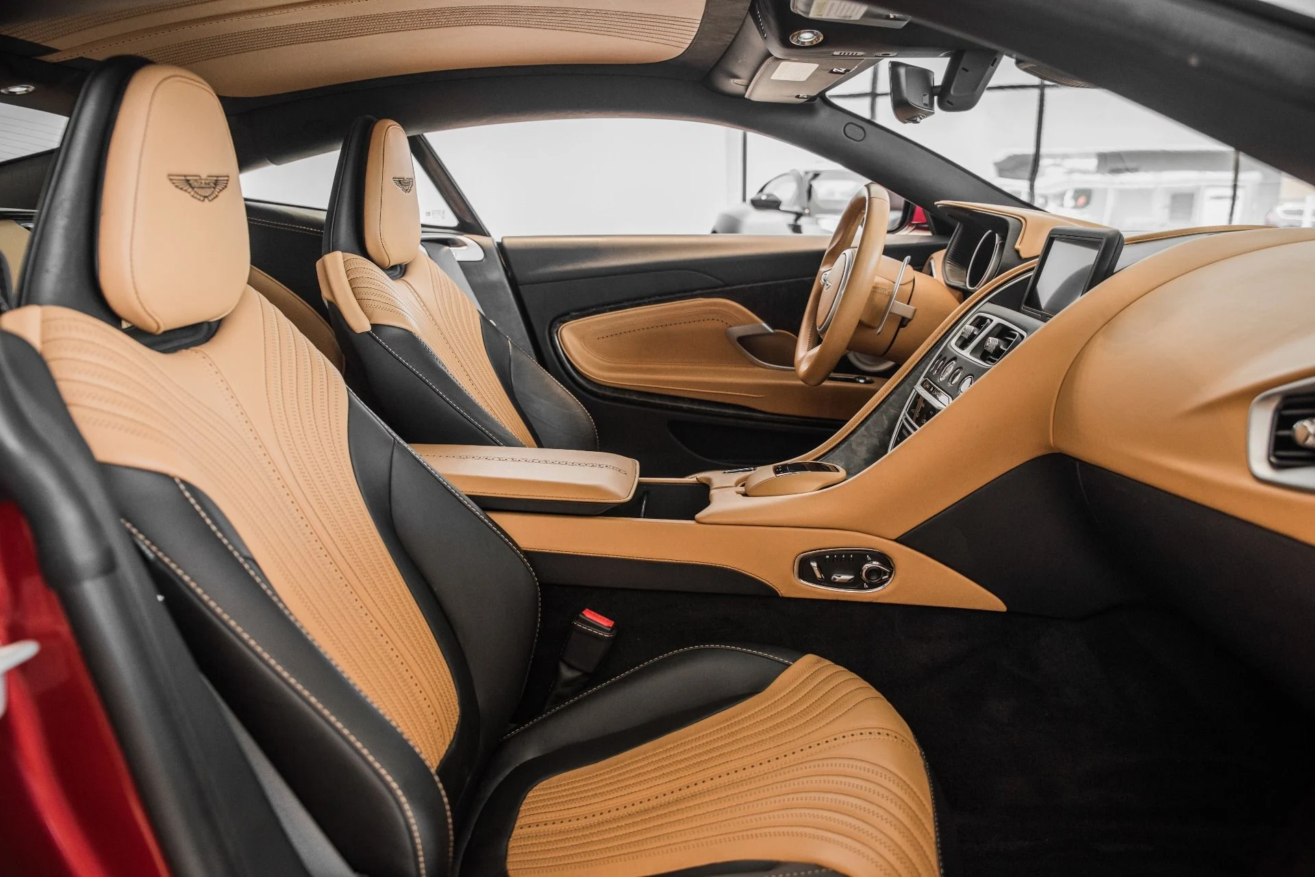 mph020_1010989555_Used_2017_Aston_Martin_DB_11_1595695545_12d3ff908b