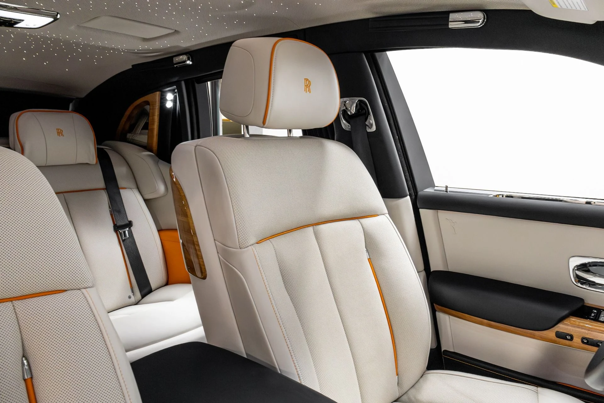 mph020_101542075_Used_2019_Rolls_Royce_Phantom_1770350910_803f2dd9cc