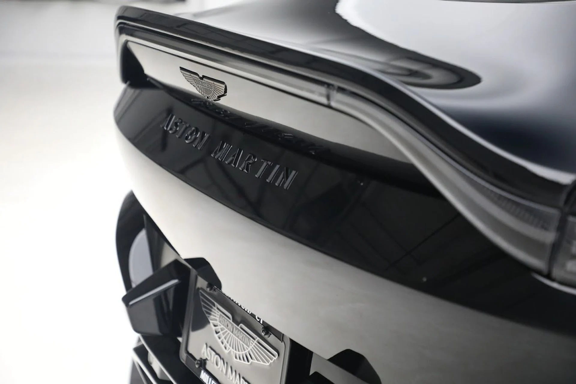 mph020_1016144796_Used_2023_Aston_Martin_Vantage_V8_af145c0430