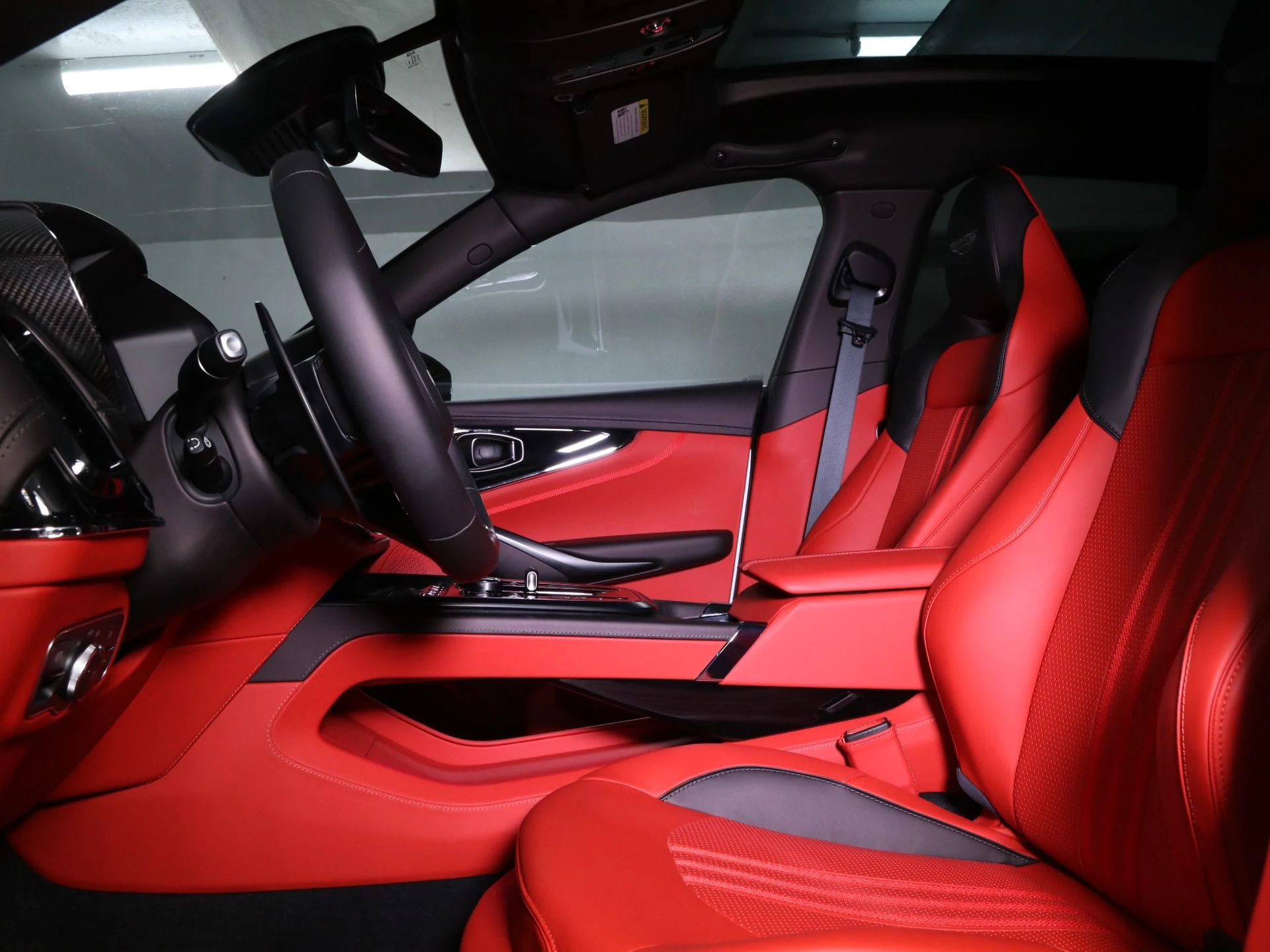 mph020_1020596091_New_2025_Aston_Martin_DBX_707_1758482627_c33359d8d9