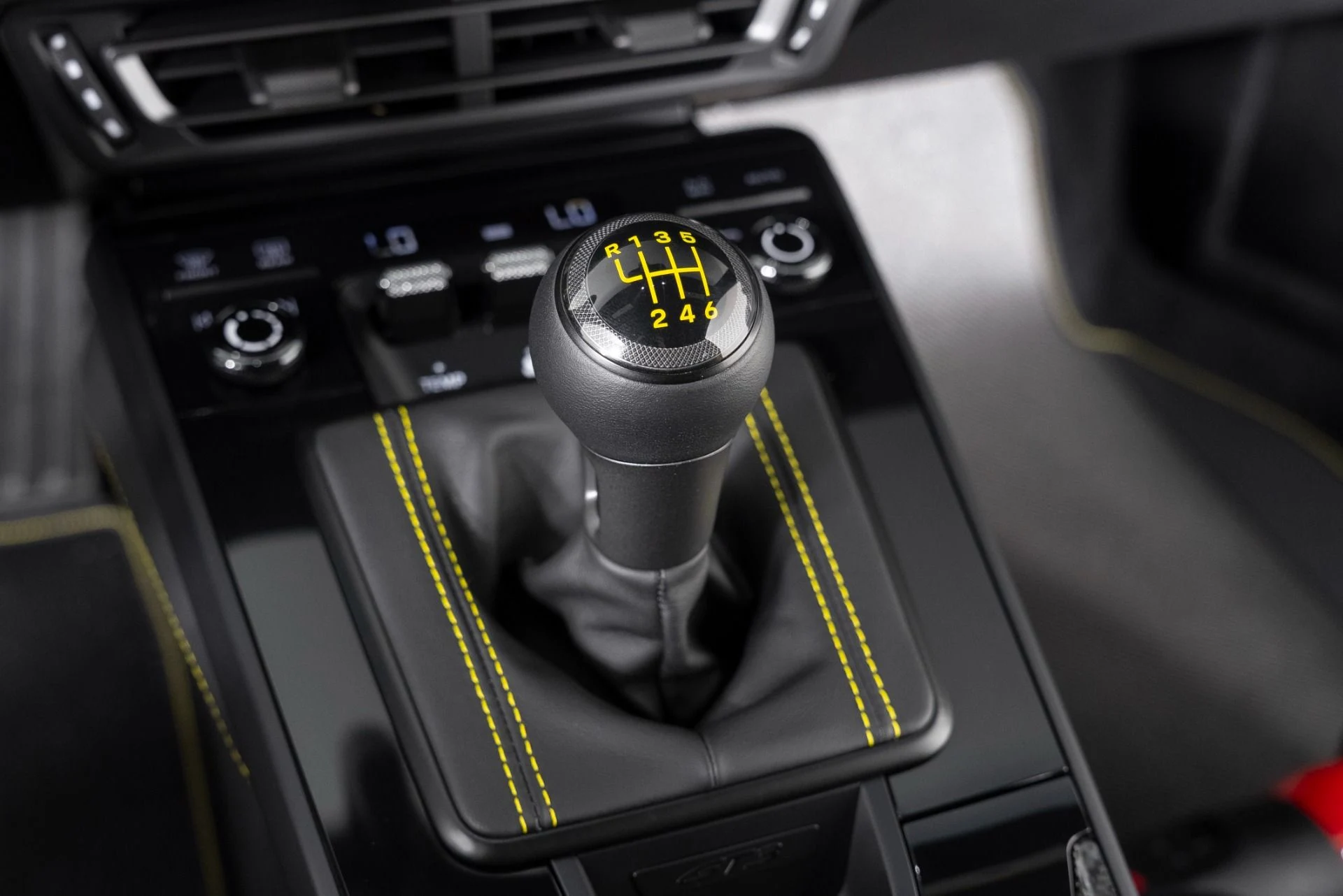 mph020_1024772242_Used_2024_Porsche_911_GT_3_Touring_1750205315_c98f2fb02e