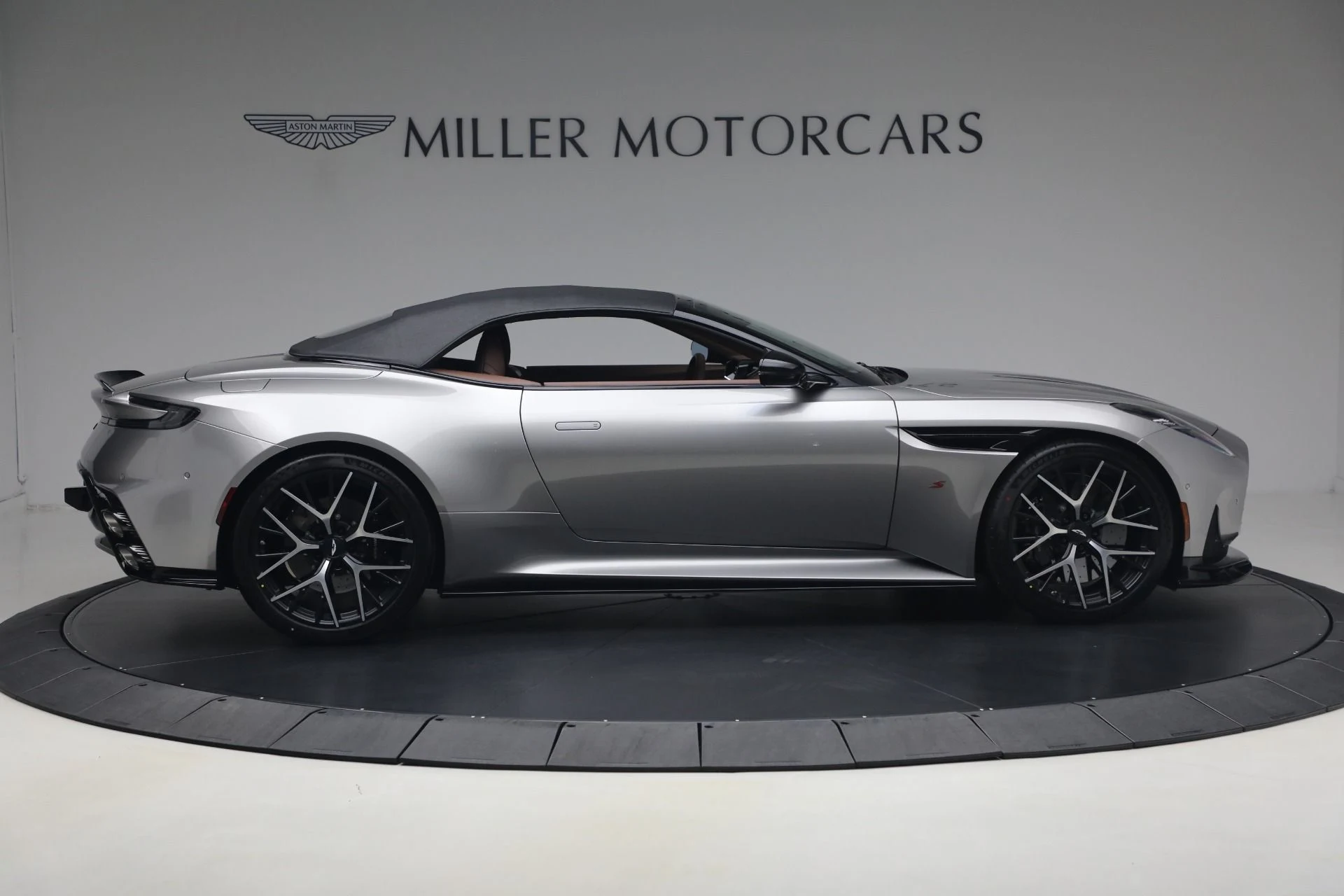 mph020_1026442842_New_2026_Aston_Martin_DB_12_S_Volante_1781361339_42f6a69368