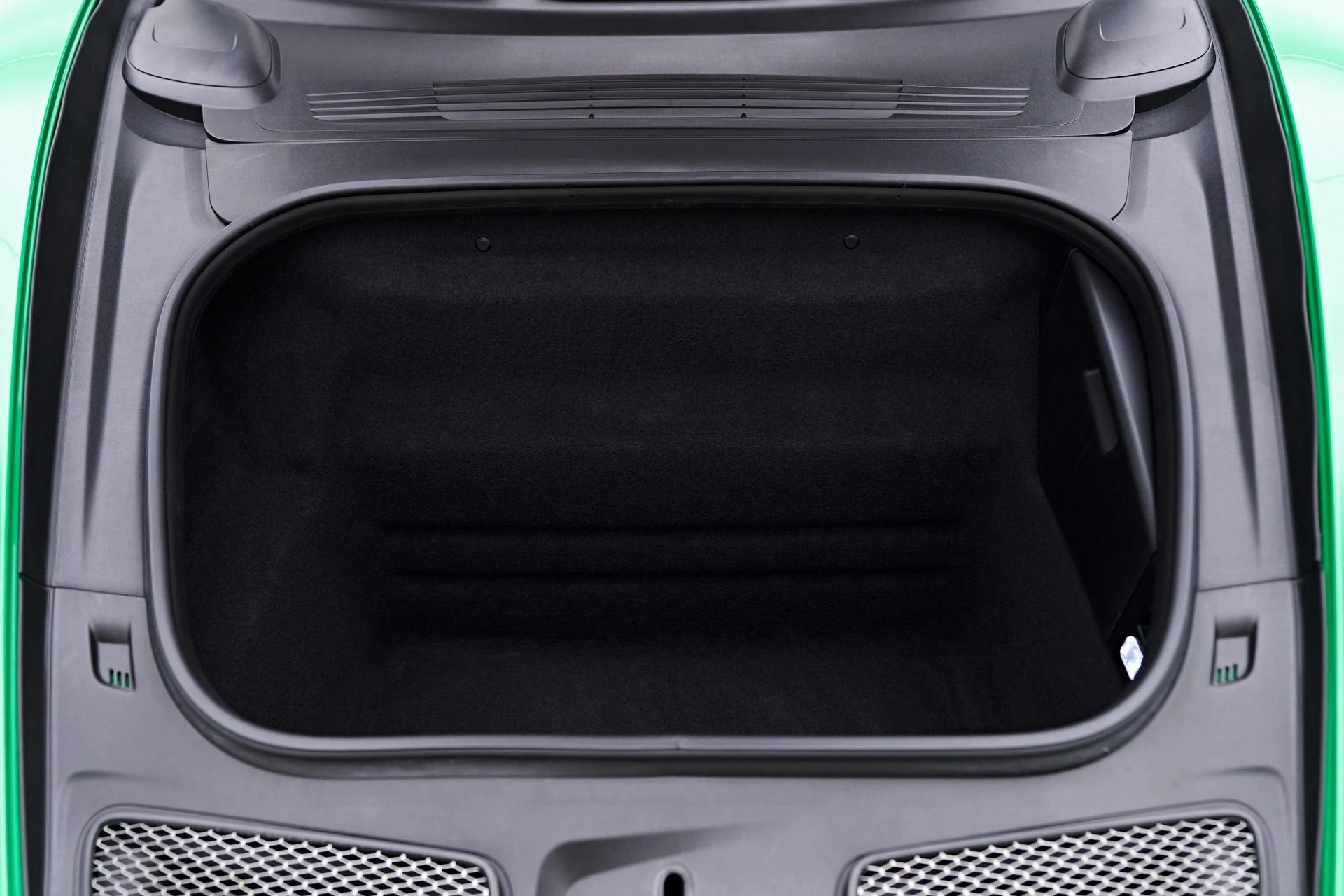 mph020_1026565768_Used_2022_Porsche_911_GT_3_1763574748_625a835e6a