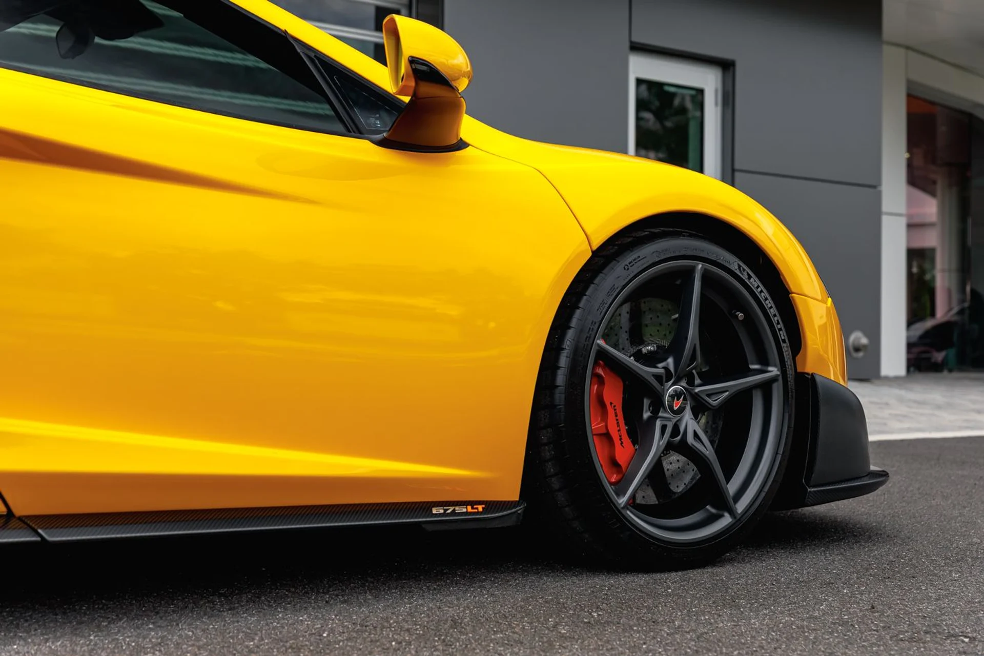 mph020_1027643962_593_p21_l_c950a603e6