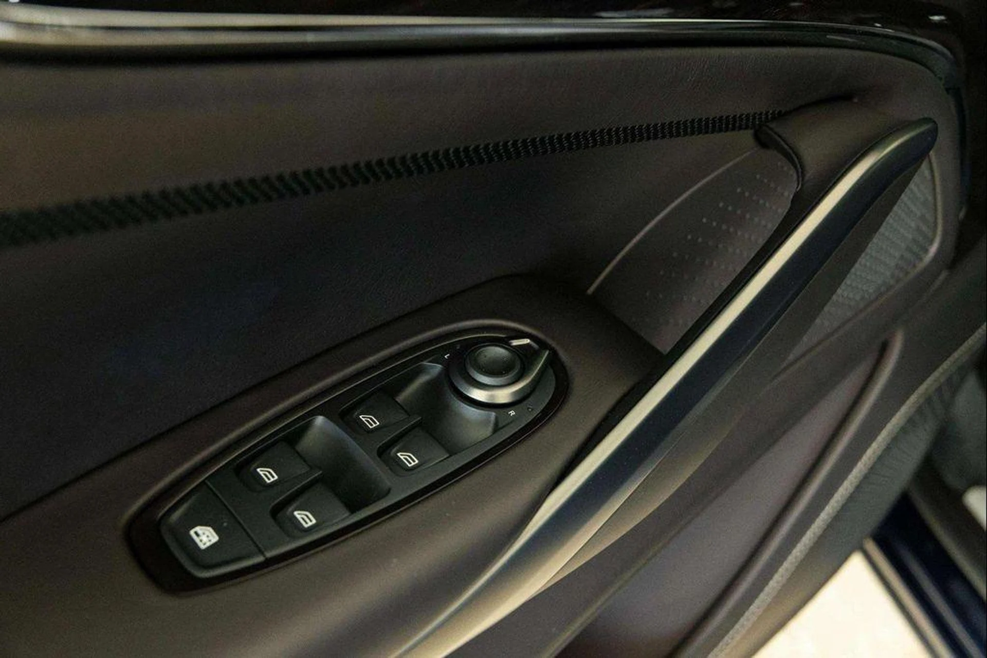 mph020_1029436667_B_Bs_D_Cfu9e_UGLR_2rq_Sw_Ntl_BQ_Csk_a8c4446cab