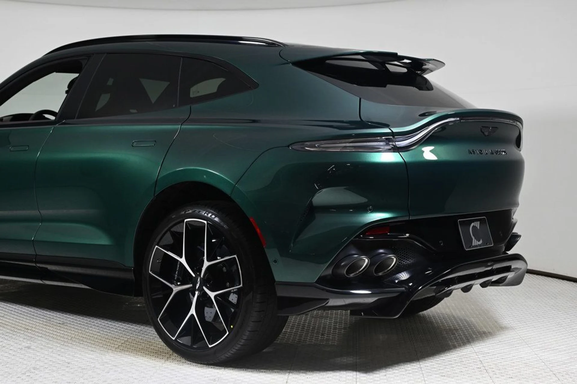 mph020_1030002695_new_2026_aston_martin_dbx_707awd_11350_22968765_21_1024_43e053024a