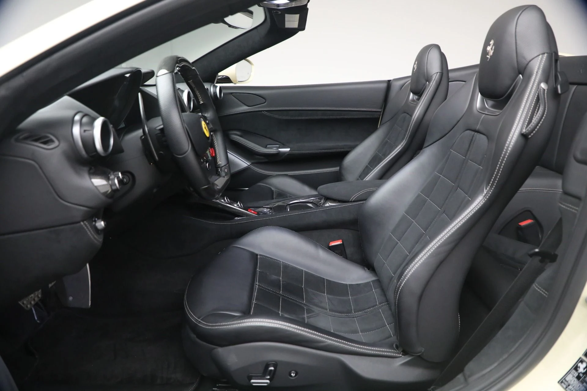 mph020_1037732981_Used_2023_Ferrari_Portofino_M_1767989995_88958f1840