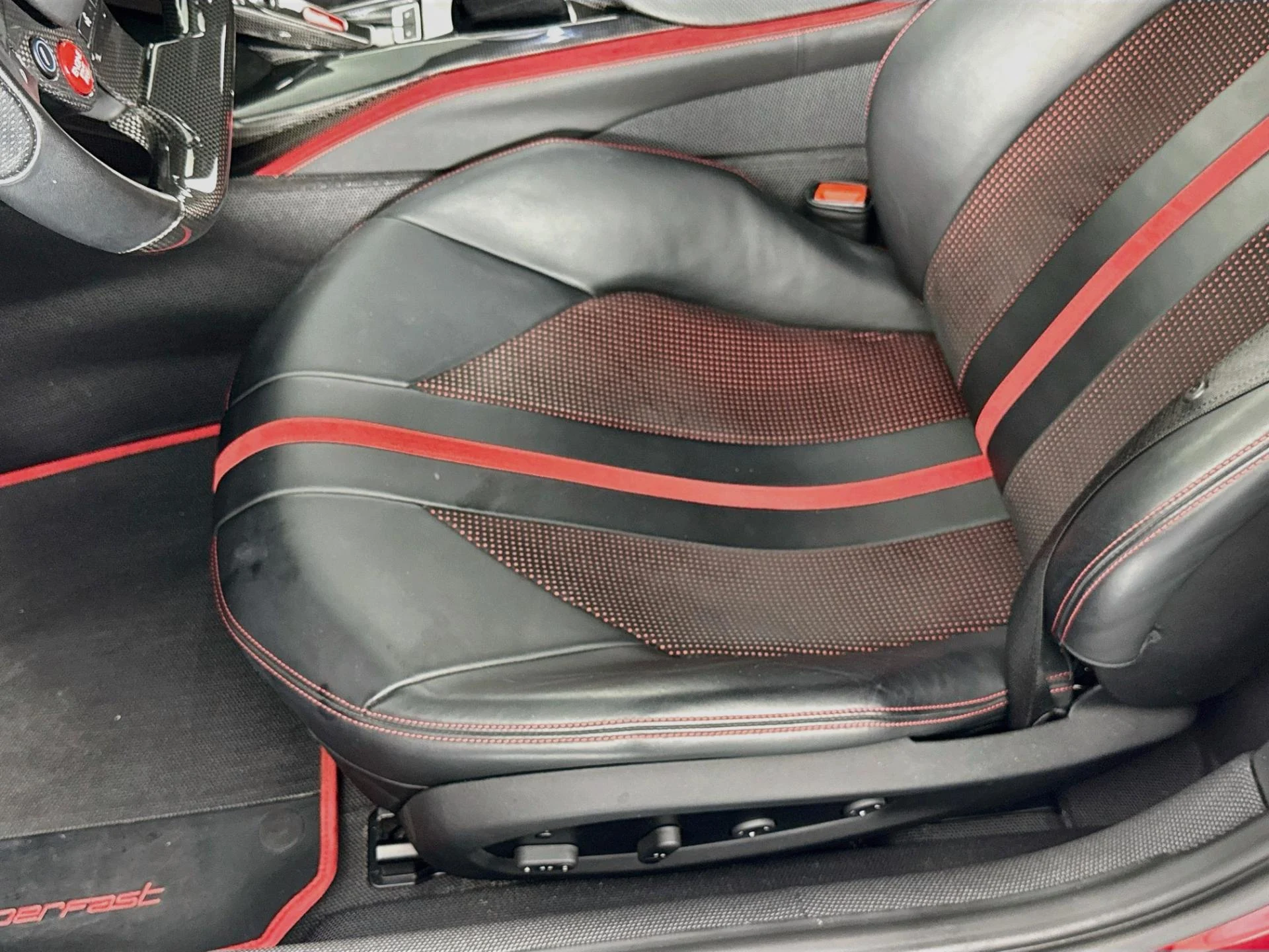 mph020_1041214457_Used_2020_Ferrari_812_Superfast_1788899405_6739279331
