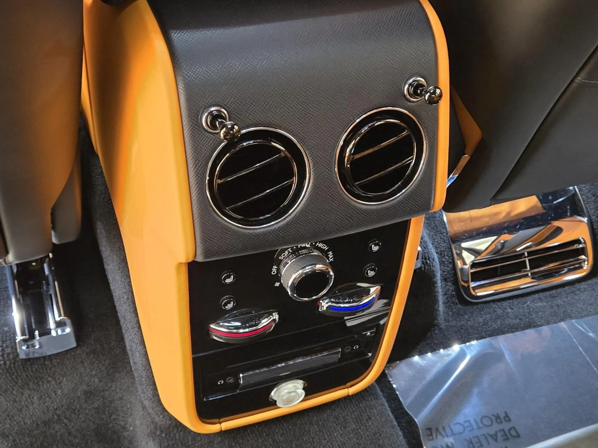 mph020_1042837014_Used_2022_Rolls_Royce_Cullinan_1761806130_302e706545