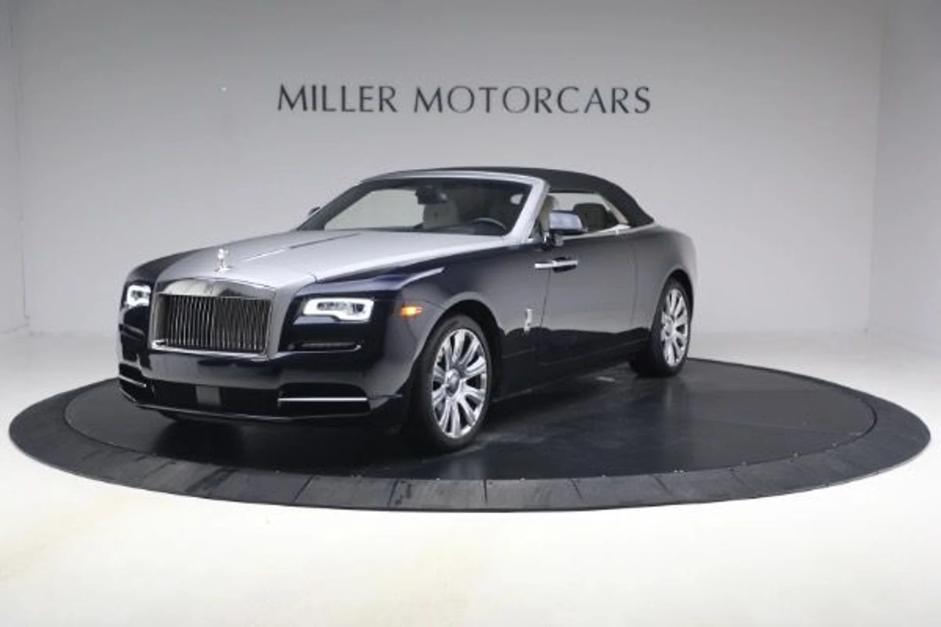 mph020_1043526398_Used_2017_Rolls_Royce_Dawn_f502f21e96