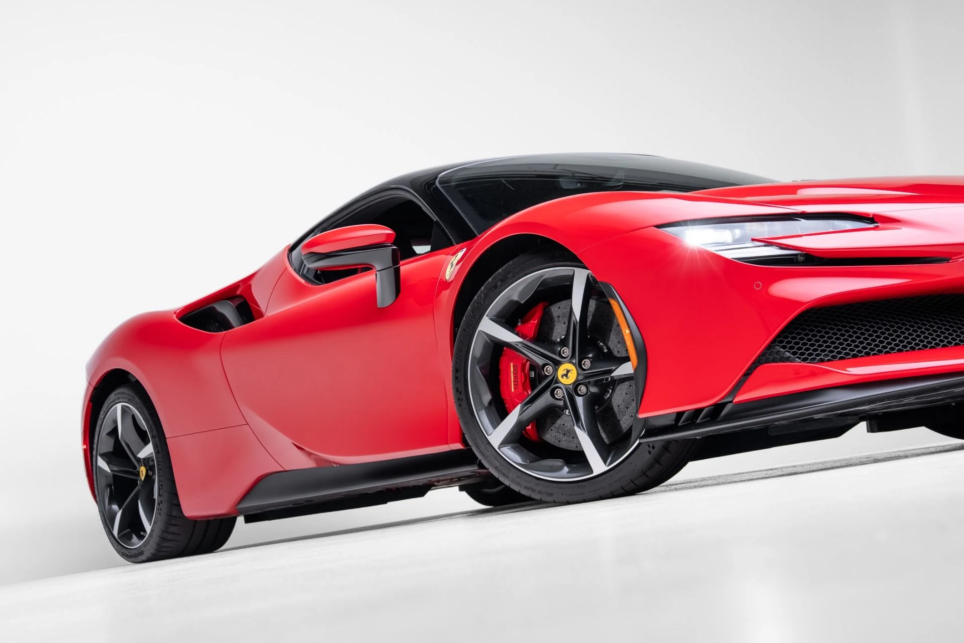 mph020_1055565297_Used_2023_Ferrari_SF_90_Stradale_1773856077_958697efb3