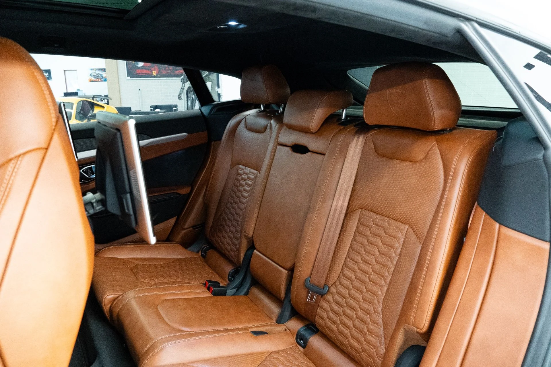 mph020_1056126253_Used_2019_Lamborghini_Urus_1770318658_aec92543ca